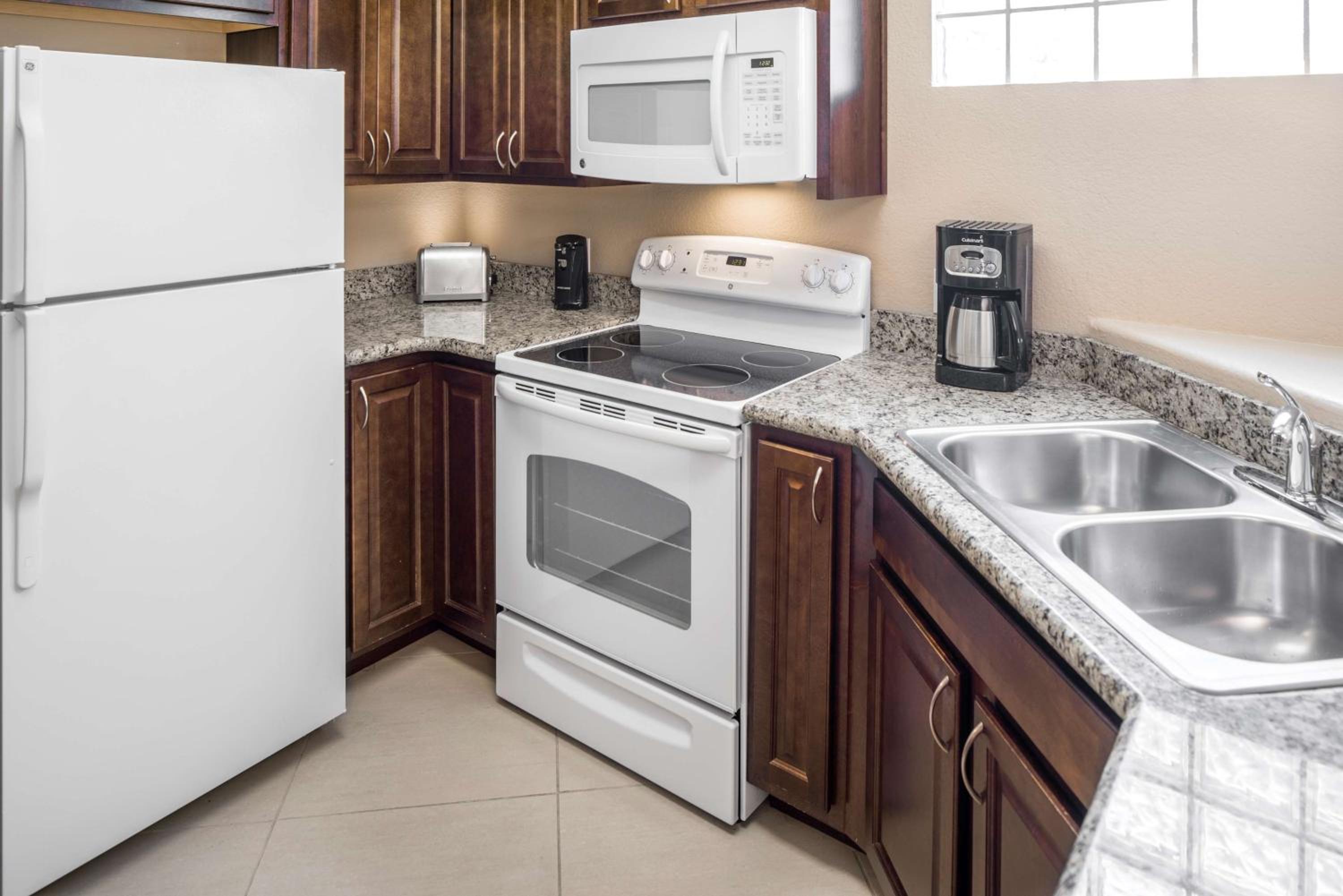 3 BEDROOM 1 KING 2 QUEEN SUITE HEARING ACCESS photo 2
