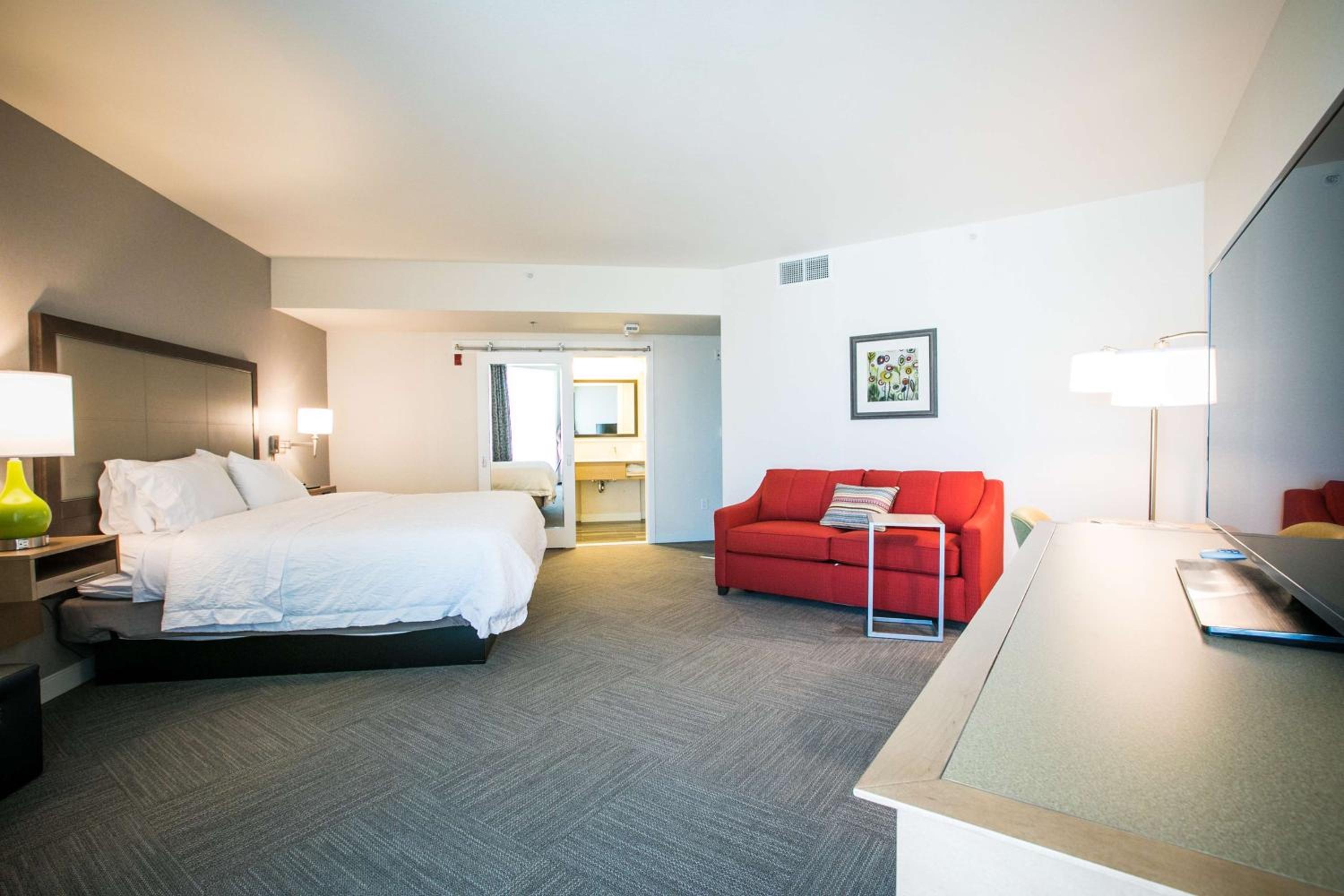 King Studio Suite with Balcony - Photo 2
