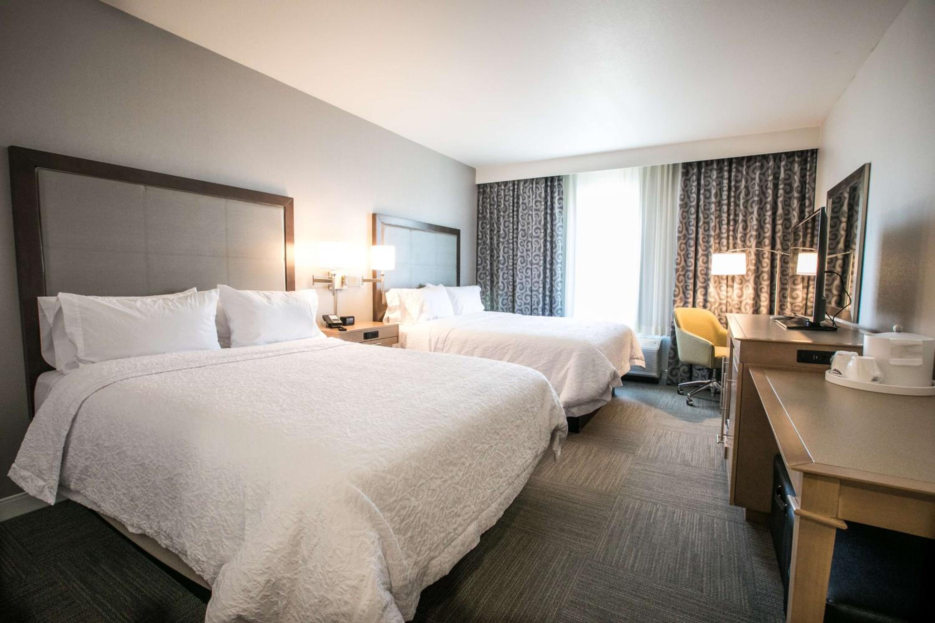 Queen Room with Two Queen Beds - Hearing Access/Non-Smoking - Photo 4