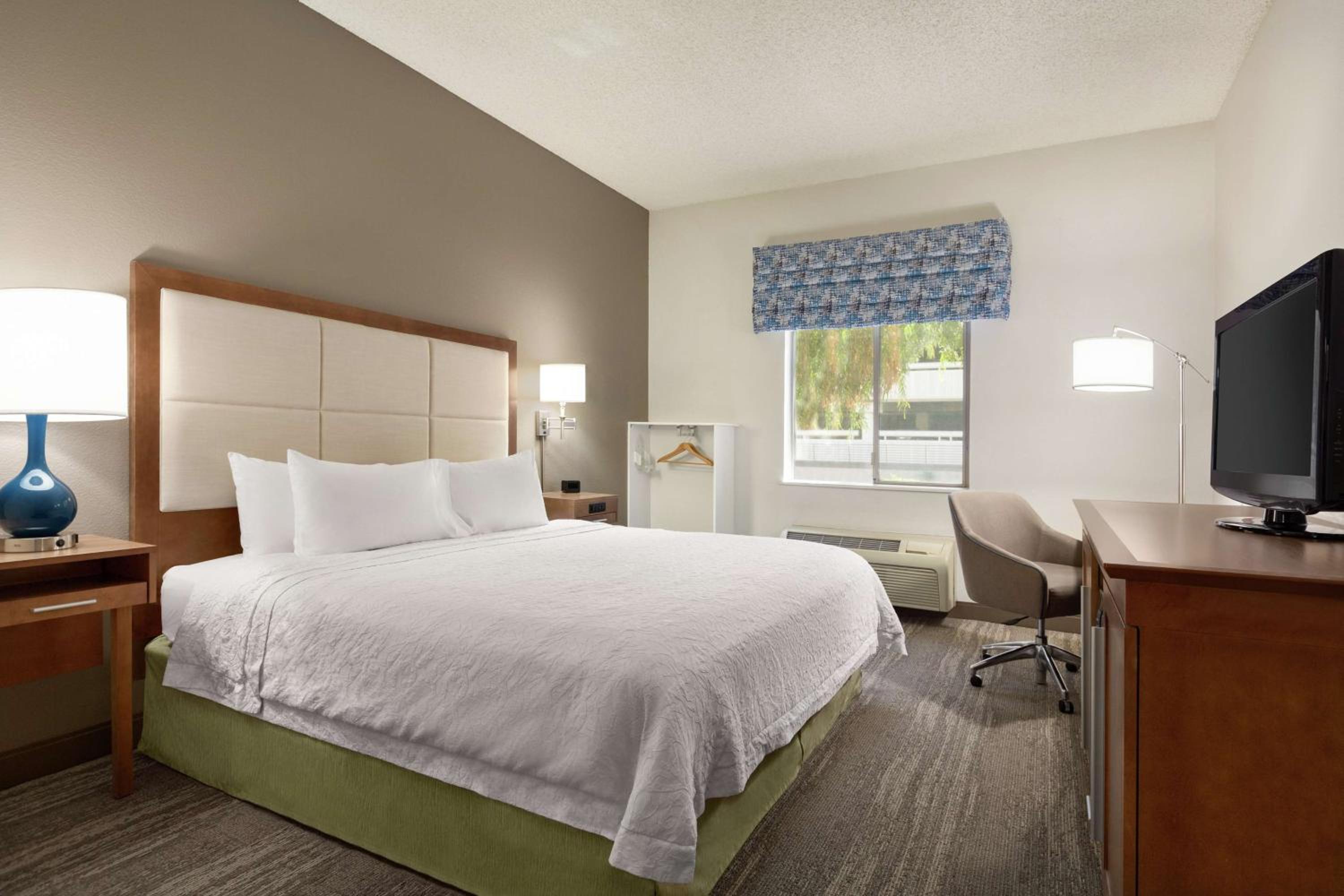 King Room - Mobility Access/Non-Smoking - Photo 3