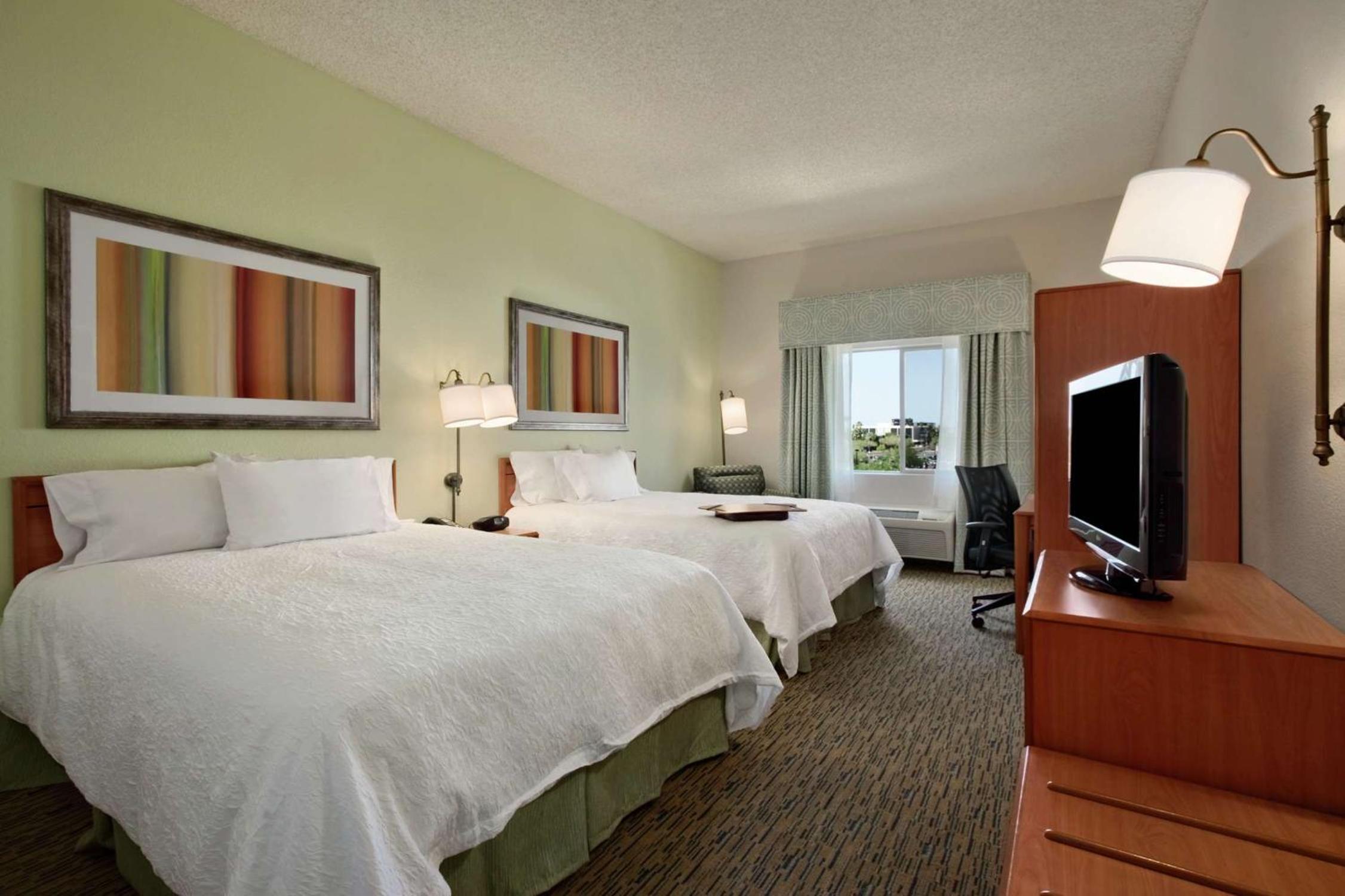 Room with Two Queen Beds - Non-Smoking - Photo 2