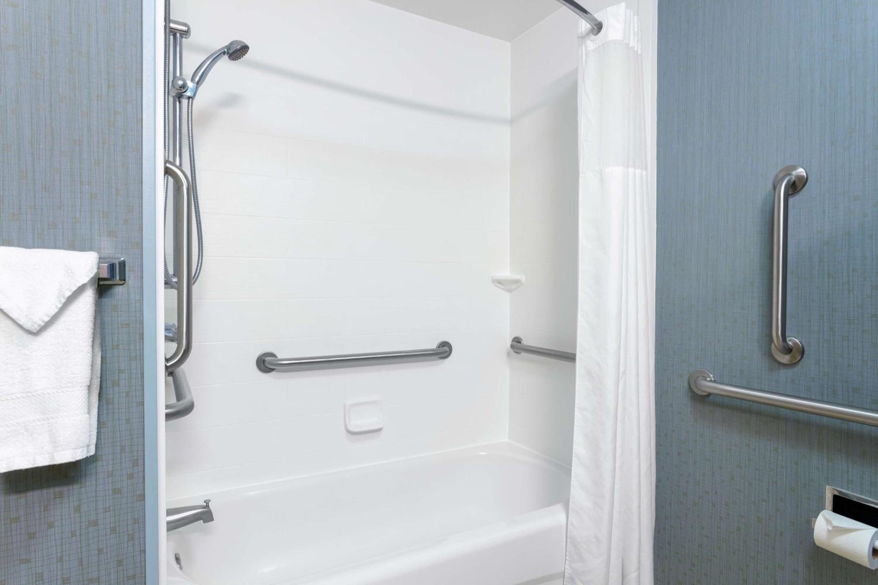 King Room - Mobility/Hearing Accessible - Photo 3