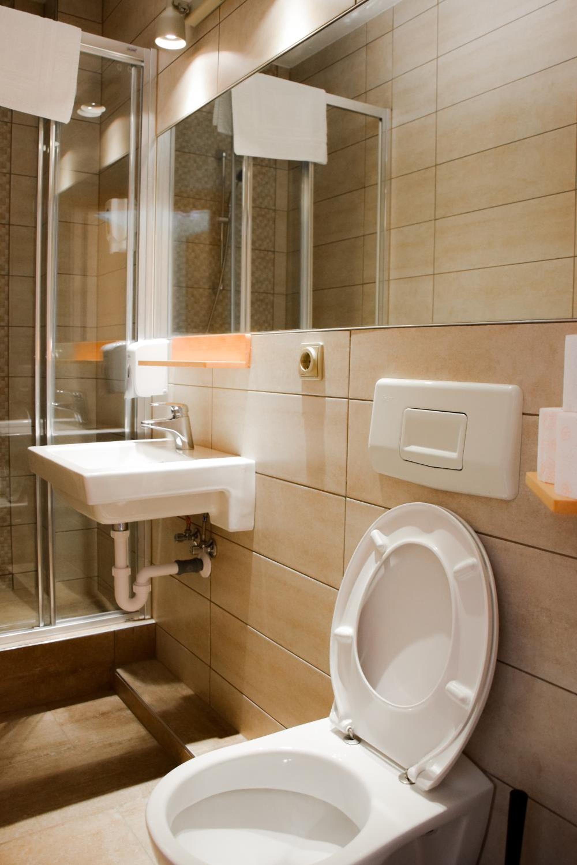 Double or Twin Room - Photo 6