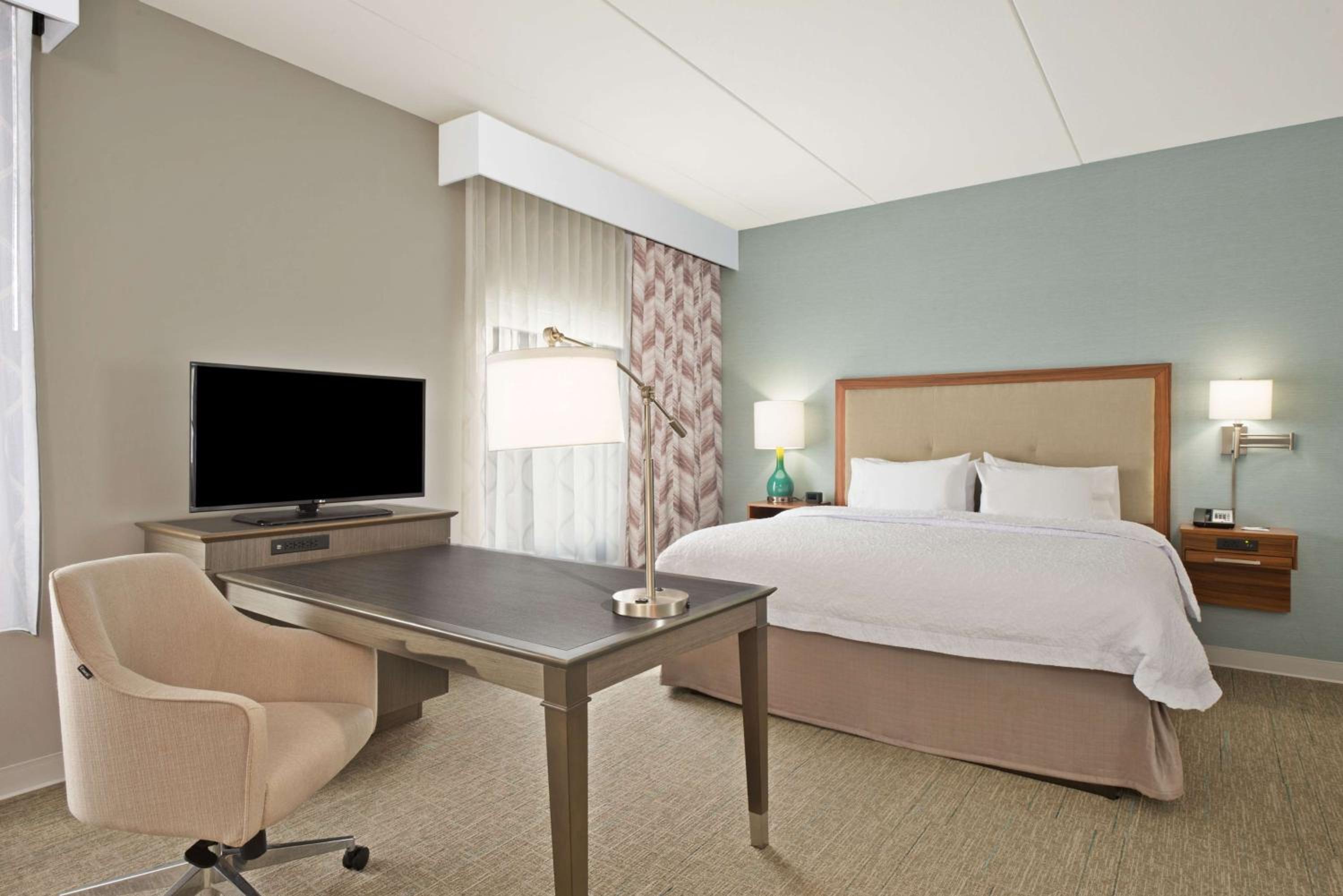 King Studio Suite with Sofa Bed - Hearing Access/Non-Smoking
