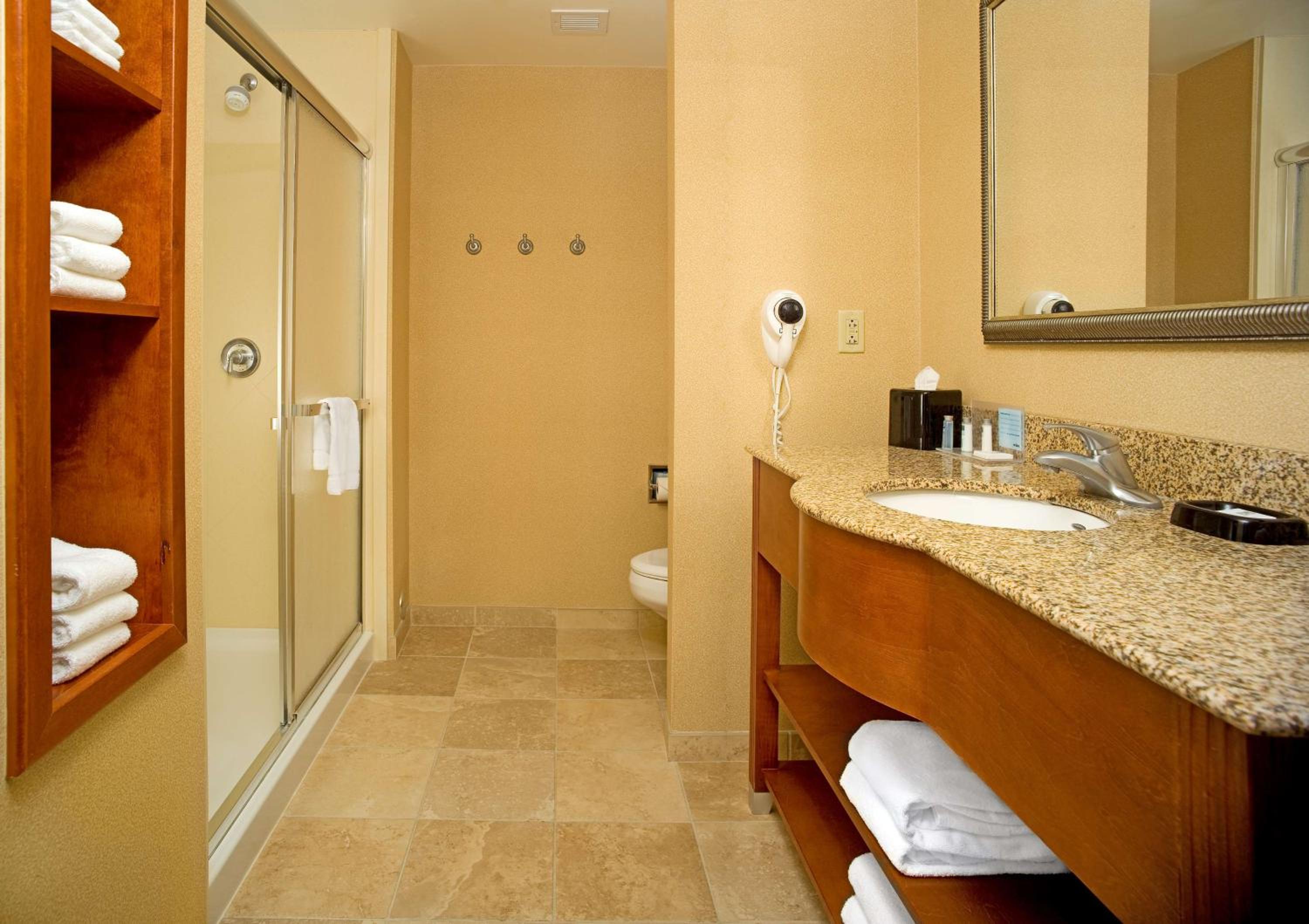 King Room - Non-Smoking - Photo 4