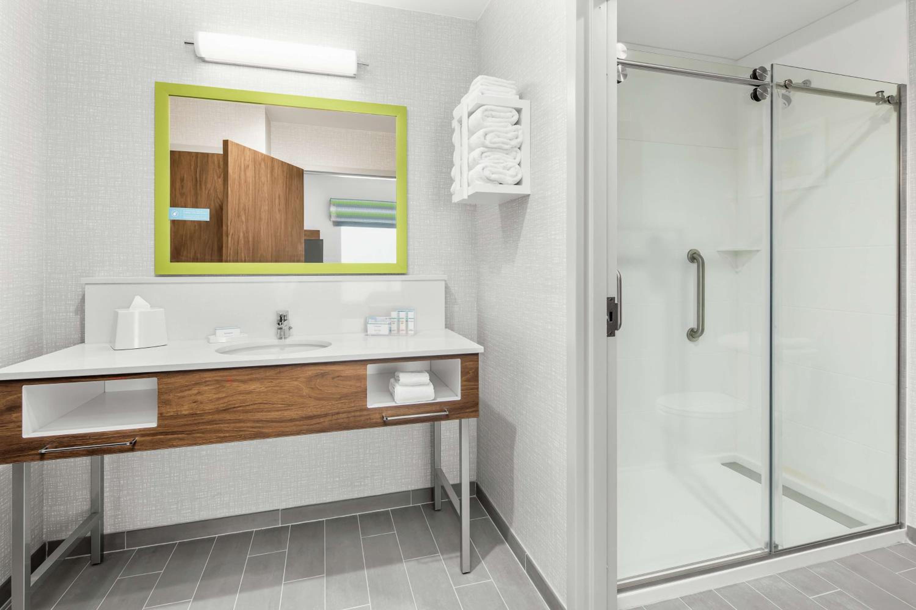 One-Bedroom King Suite - Non-Smoking - Photo 4