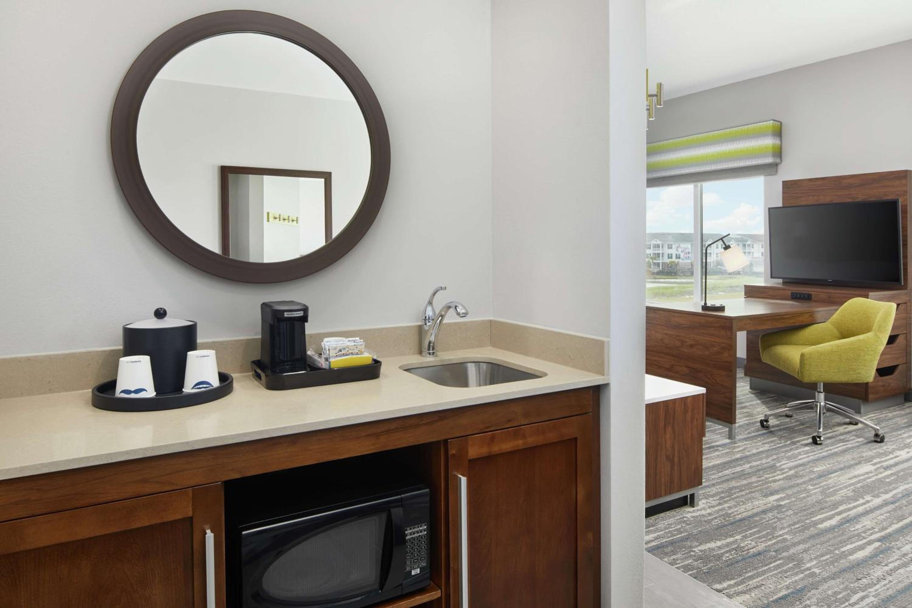 One-Bedroom King Suite - Non-Smoking - Photo 3