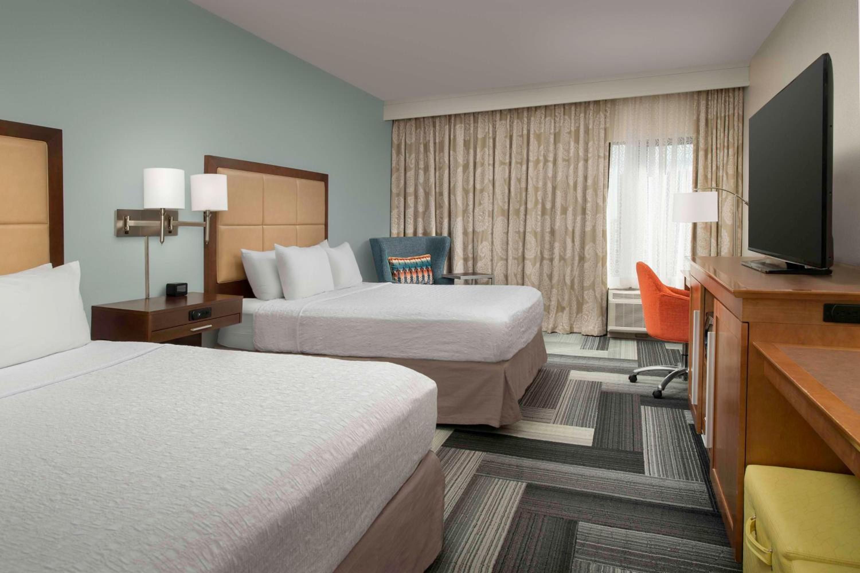 King Room with Roll-In Shower - Mobility and Hearing Access/Non-Smoking - Photo 1