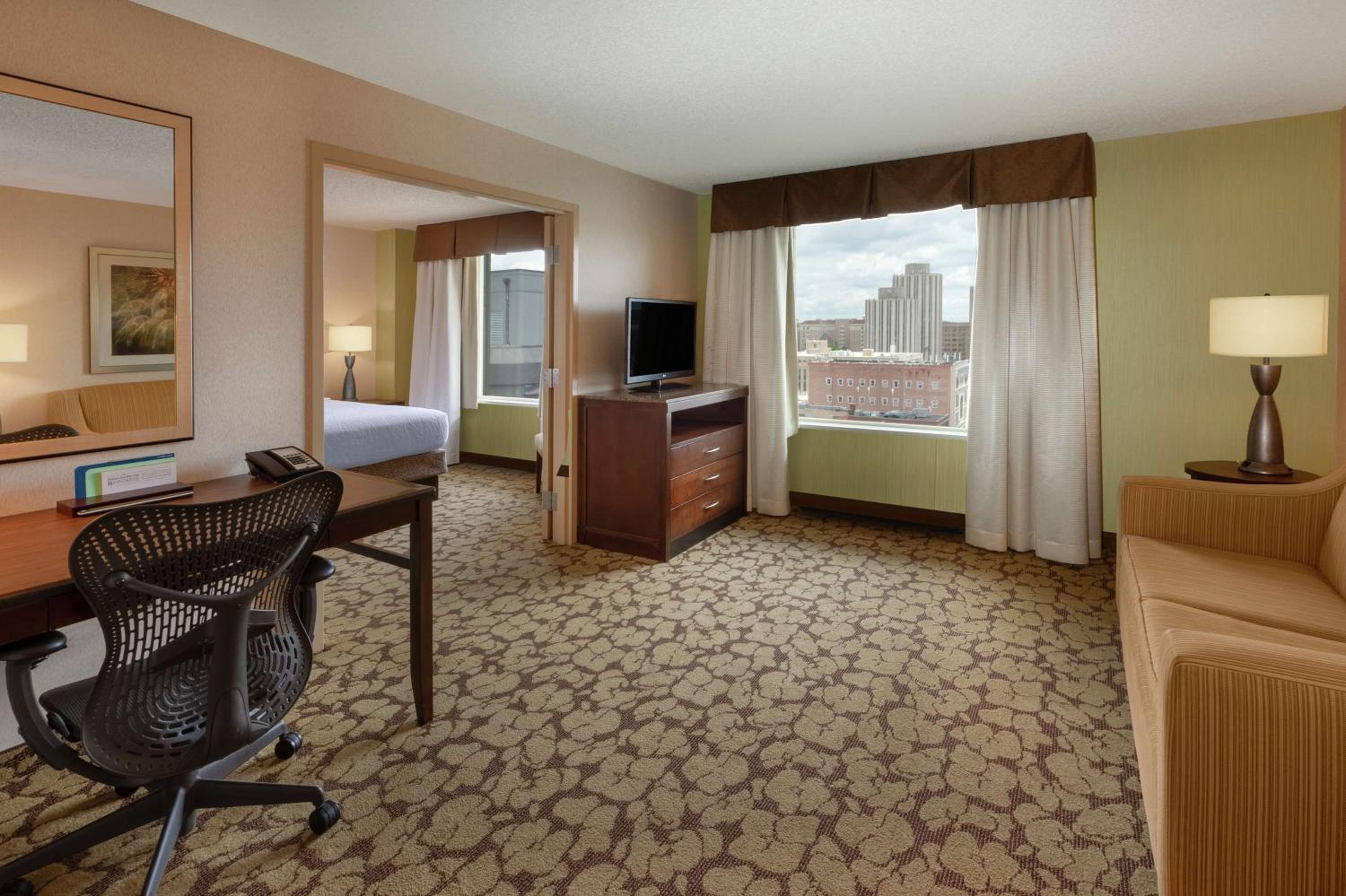 Deluxe King Suite - Disability Access - Photo 1