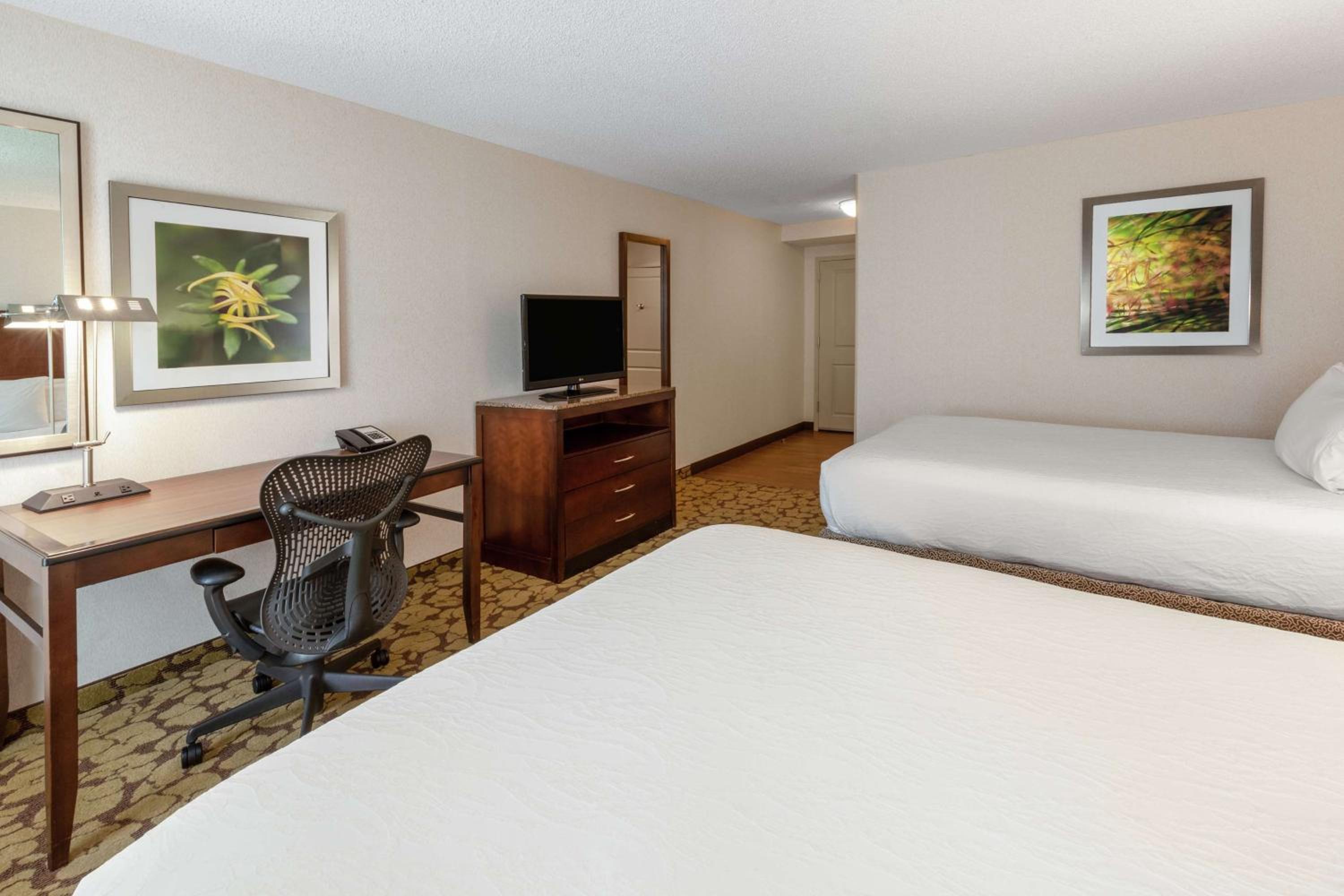 Queen Room with Two Queen Beds - Photo 3