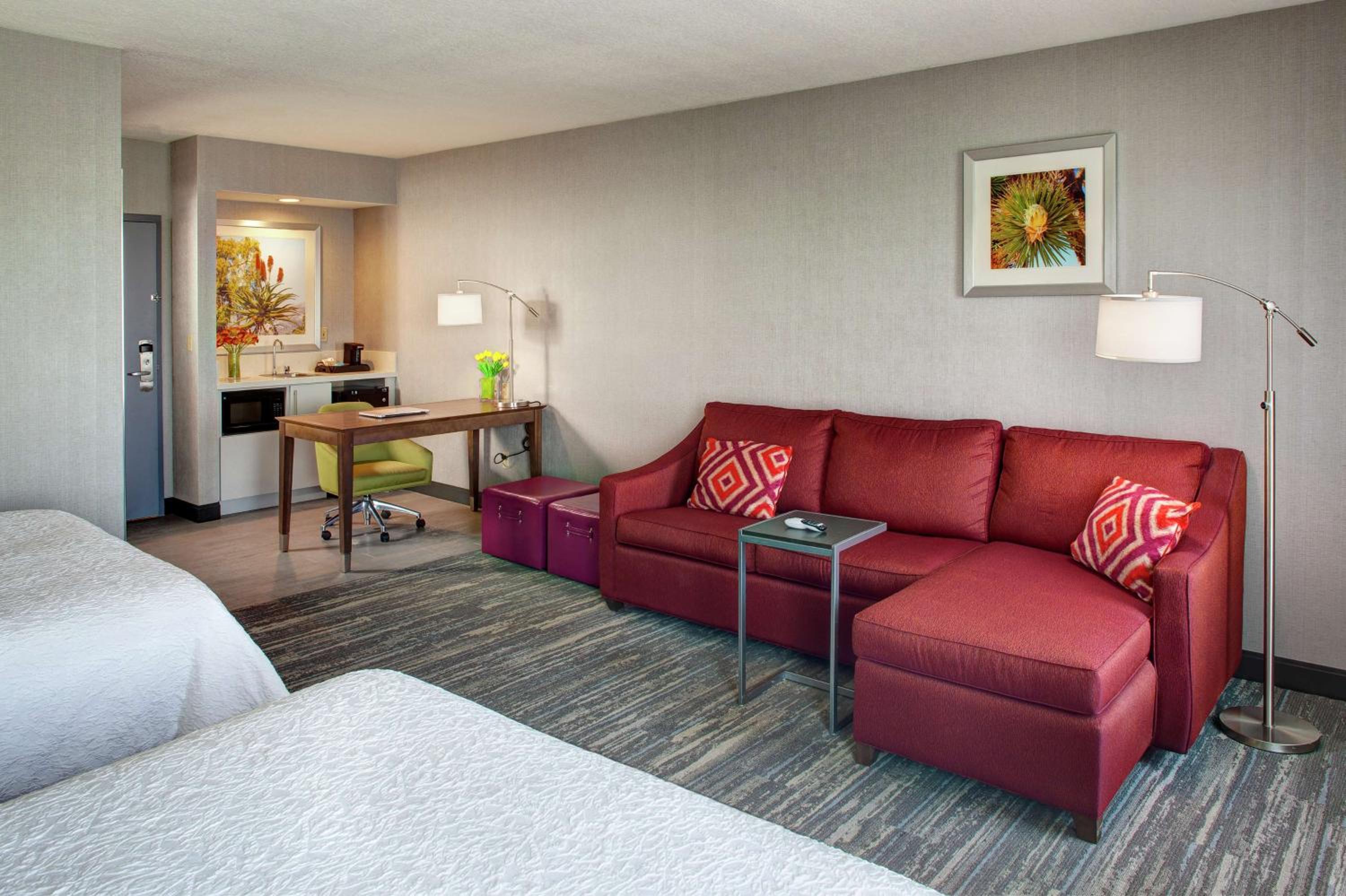 Queen Studio Suite with Two Queen Beds - Non-Smoking - Photo 1