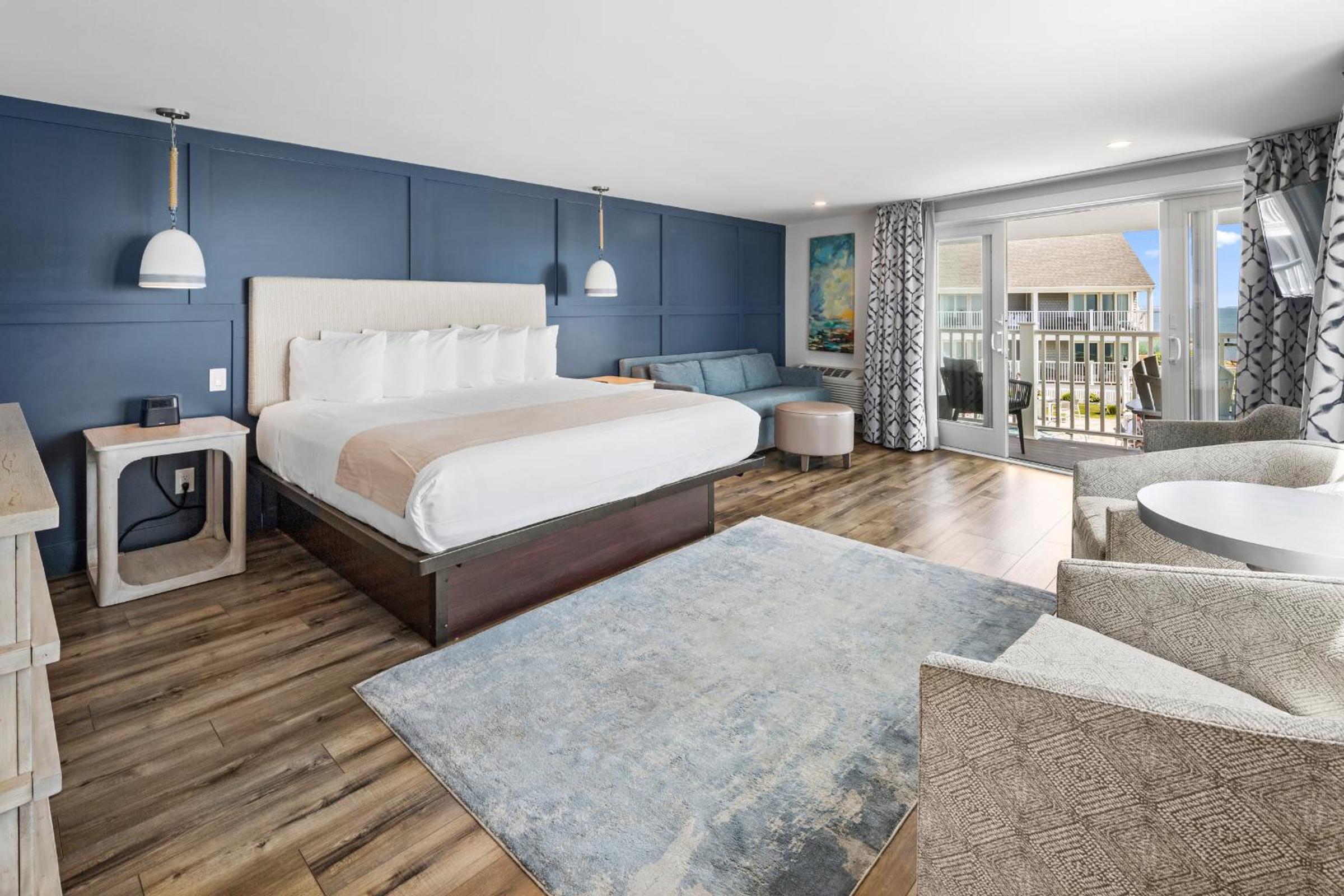 Deluxe King Room - Oceanfront photo 3