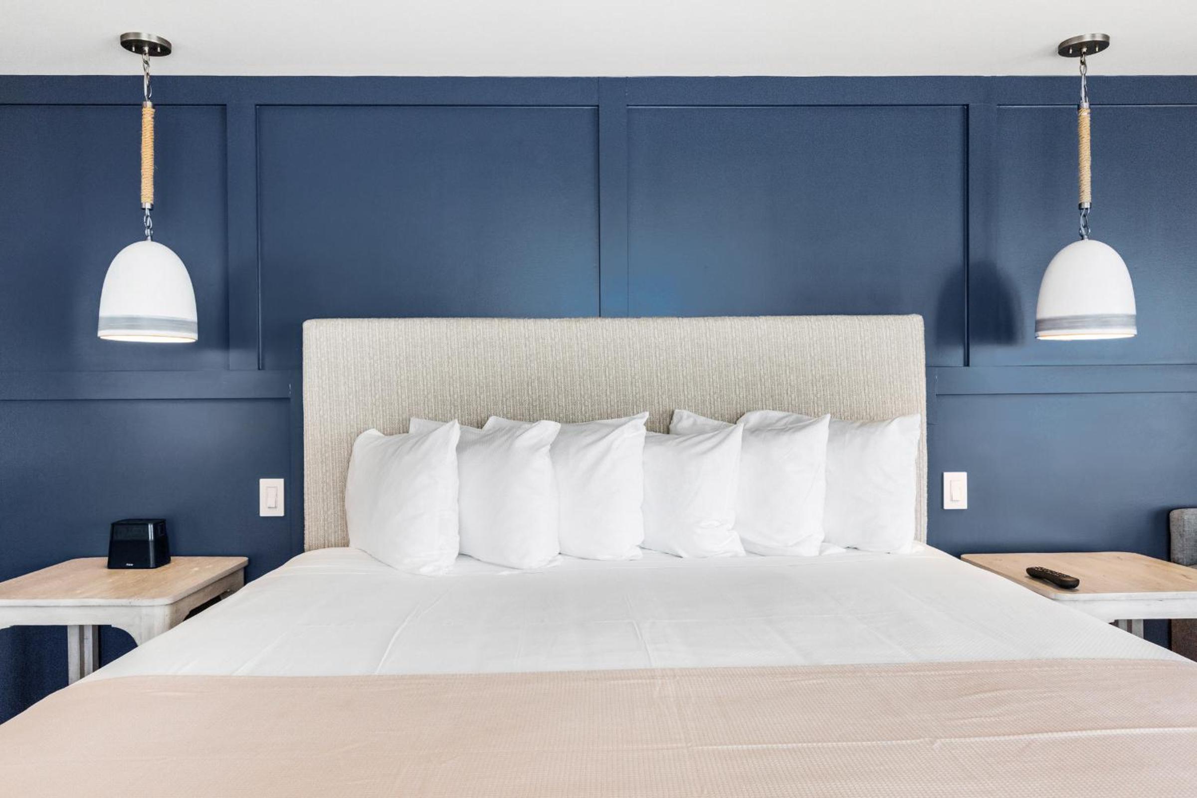 Deluxe King Room - Oceanfront photo 1