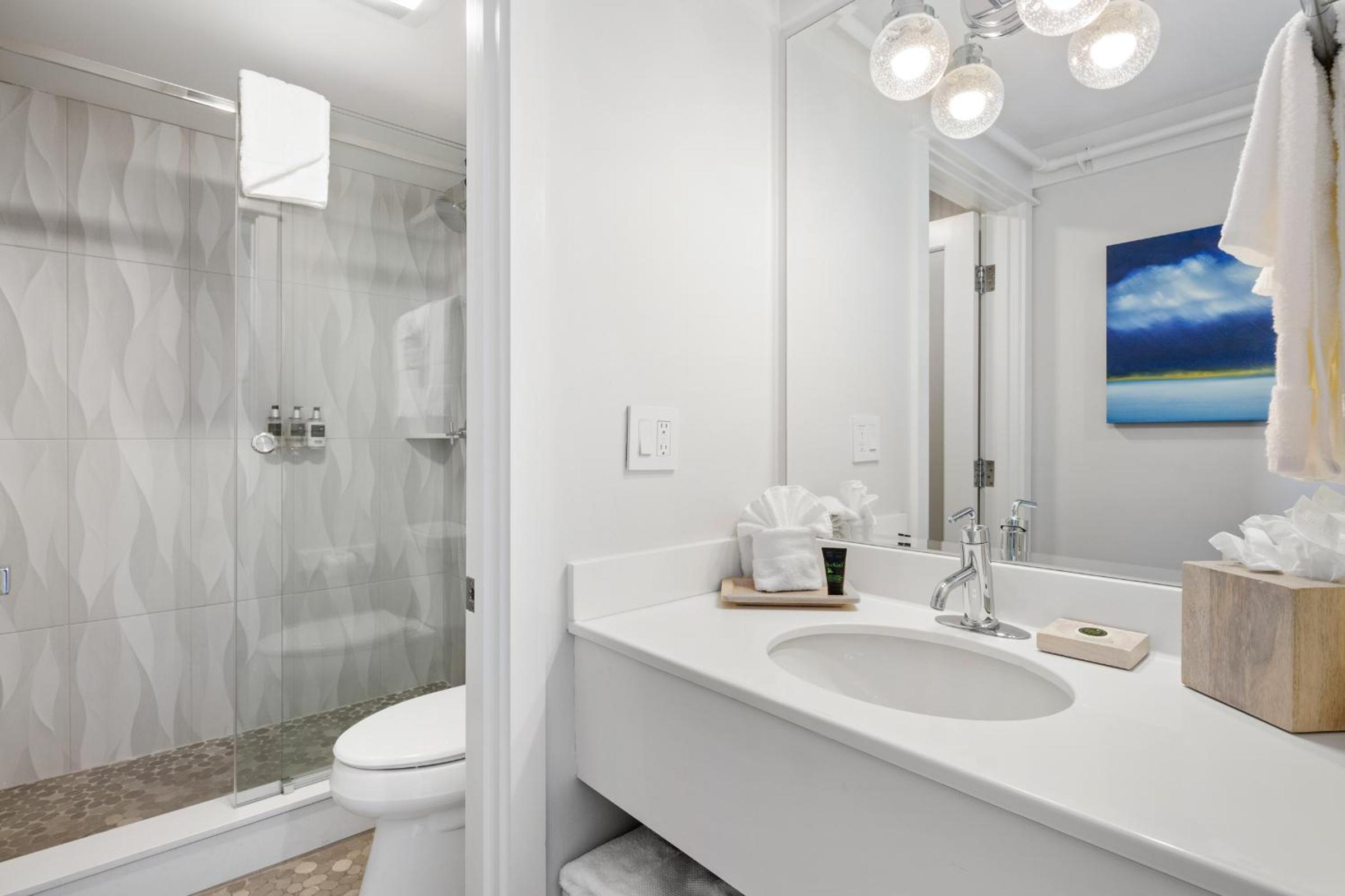 Deluxe King Room - Oceanfront photo 2