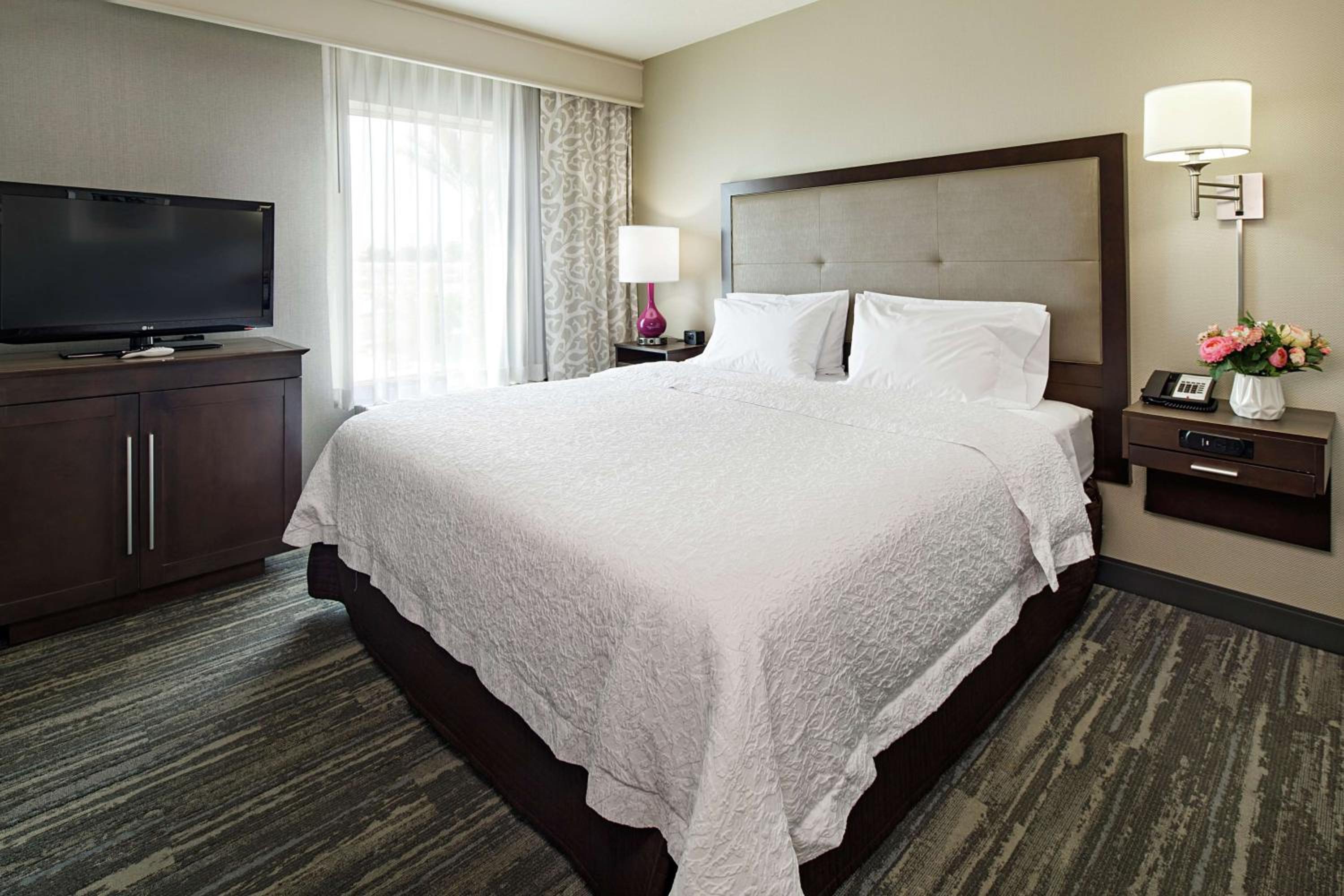 One-Bedroom King Suite with Sofa Bed - Non-Smoking - Photo 1