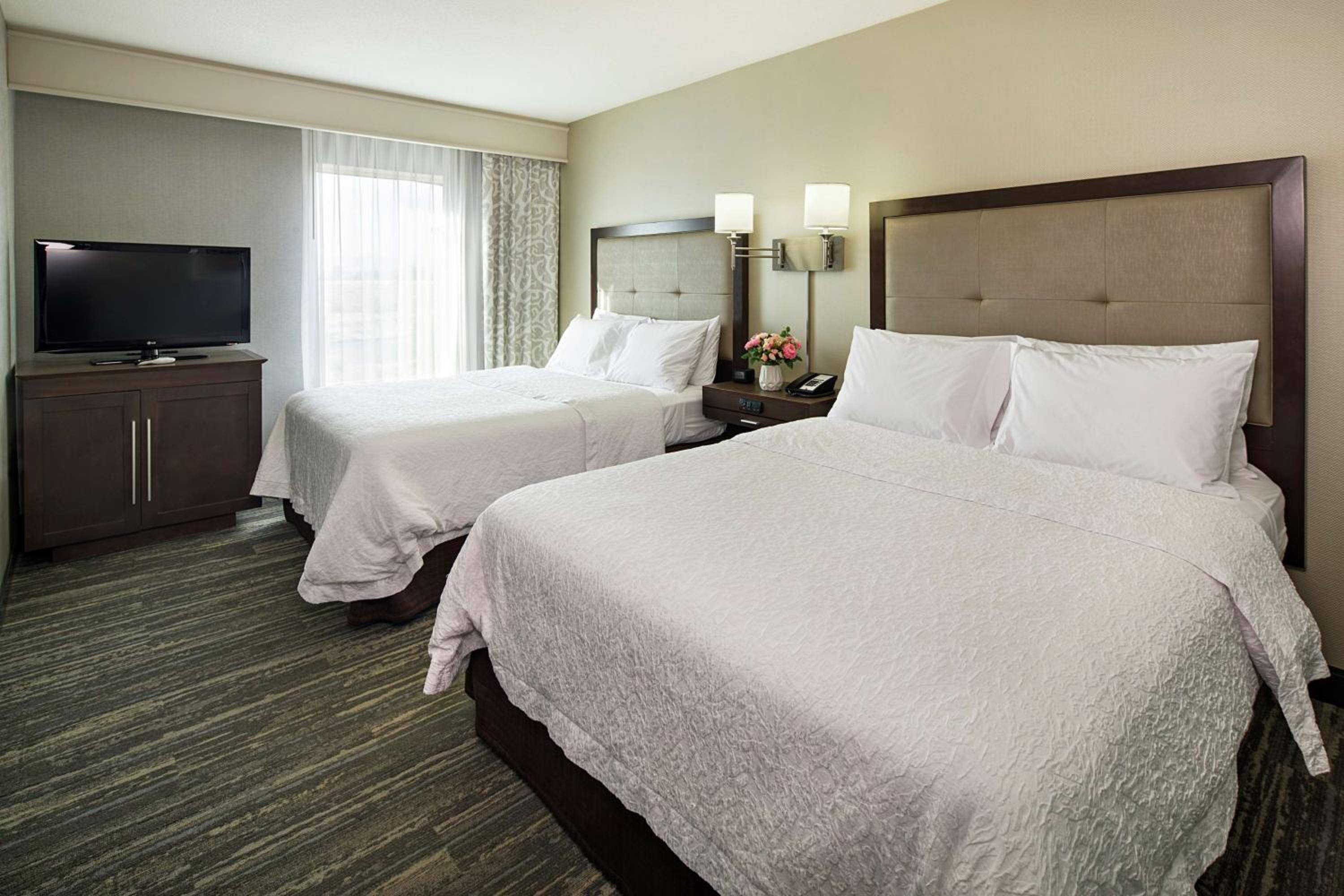 Queen Studio Suite with Two Queen Beds - Non-Smoking - Photo 2