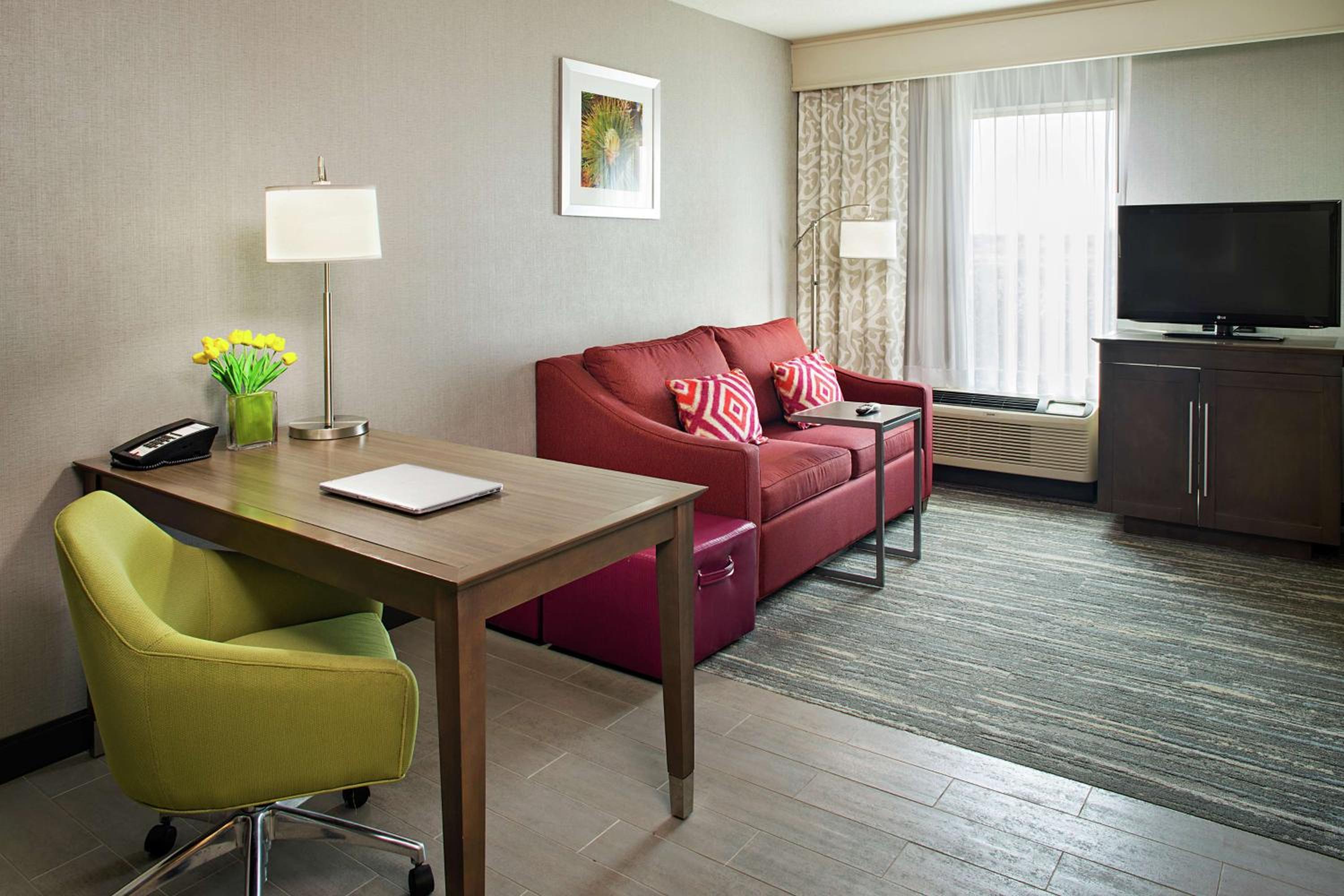 One-Bedroom King Suite with Sofa Bed - Non-Smoking - Photo 3