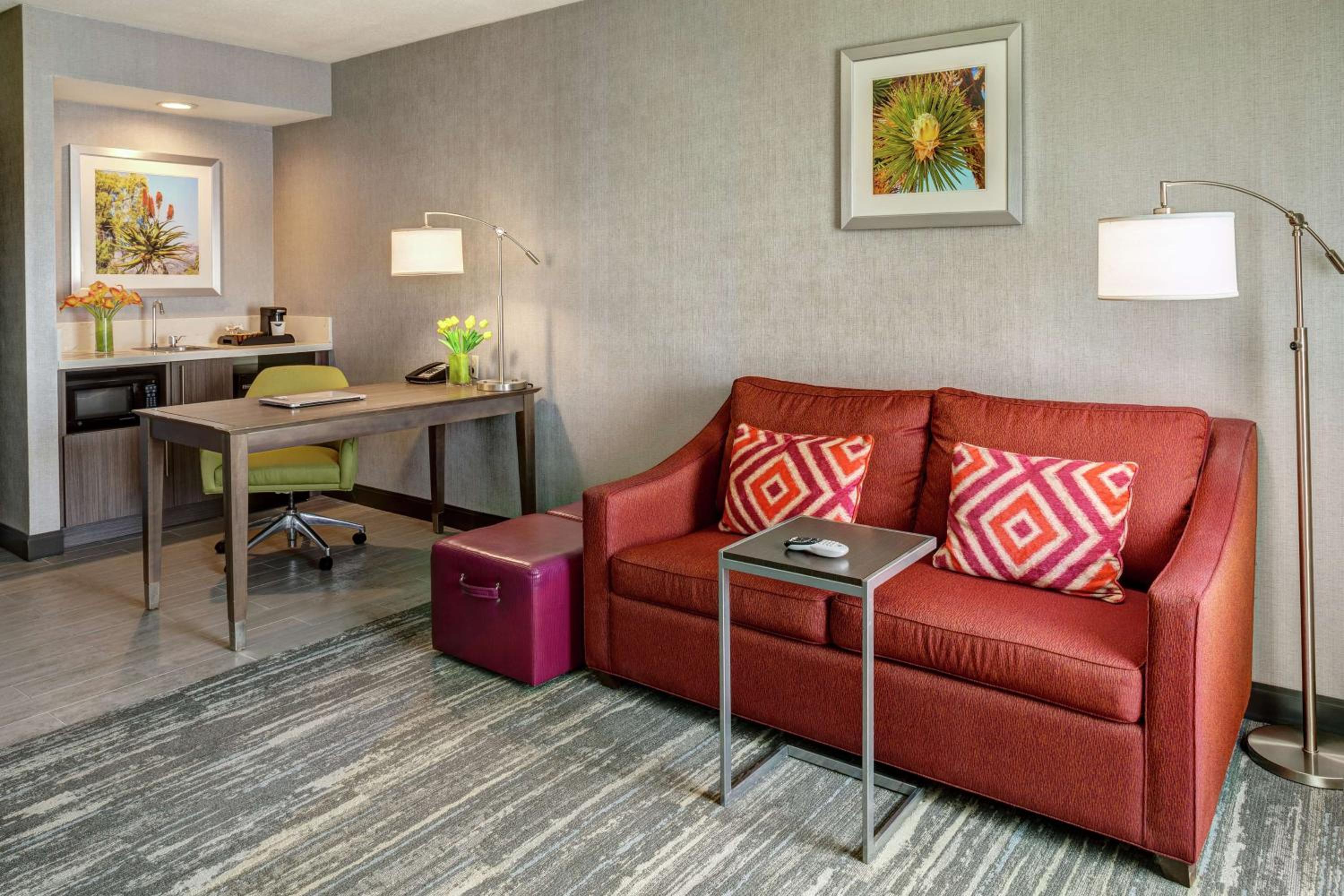 King Studio Suite with Sofa Bed - Non-Smoking - Photo 4