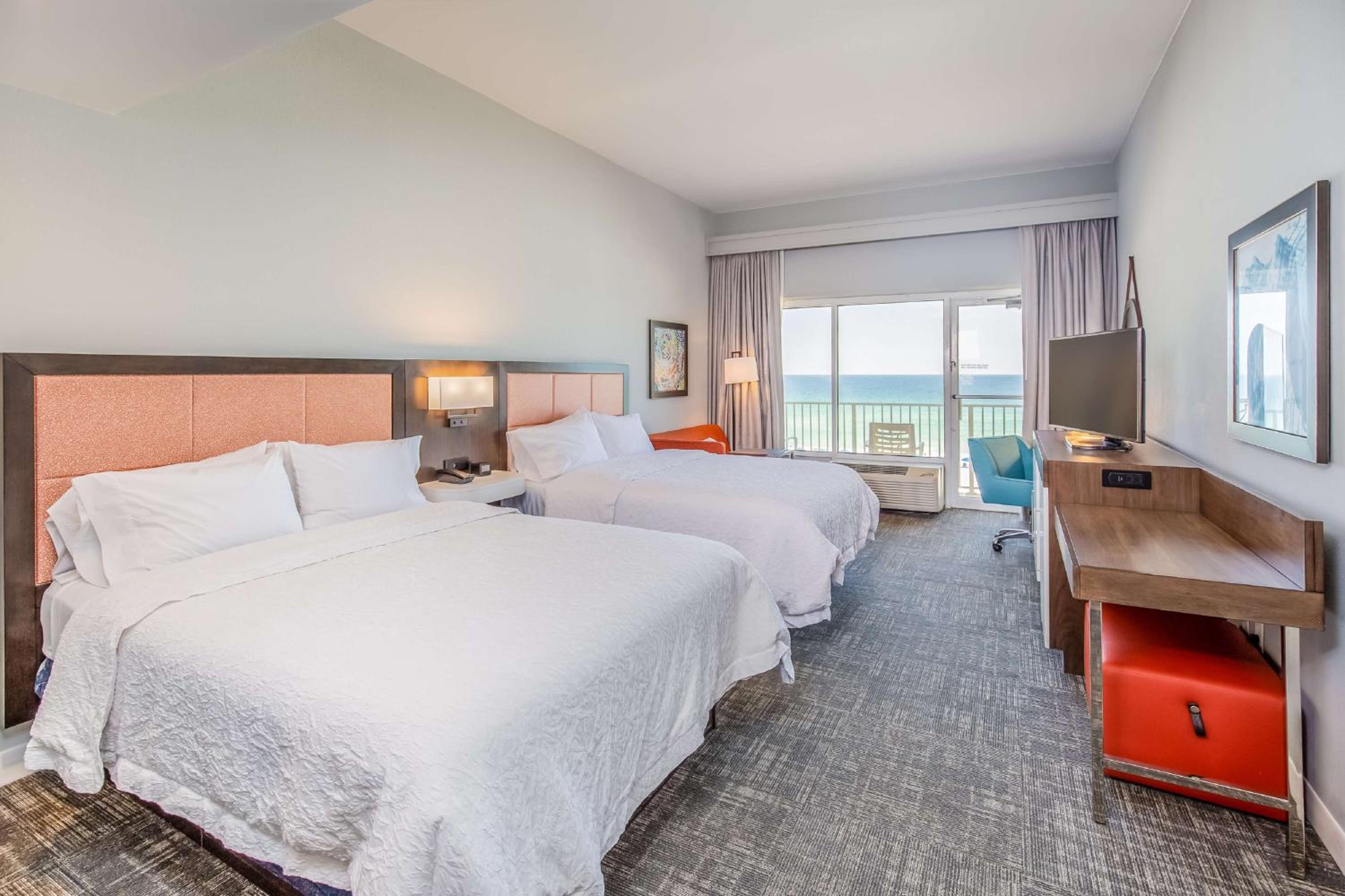 Queen Room with Two Queen Beds With Balcony - Gulf View - Photo 7