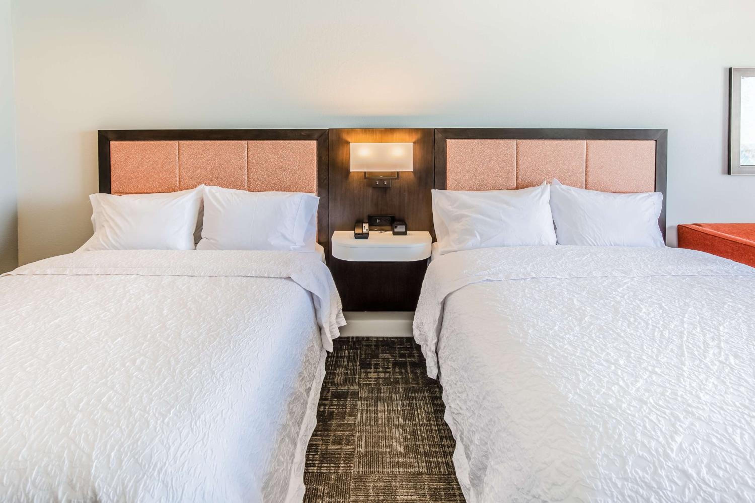 Queen Room with Two Queen Beds With Balcony - Gulf View - Photo 2