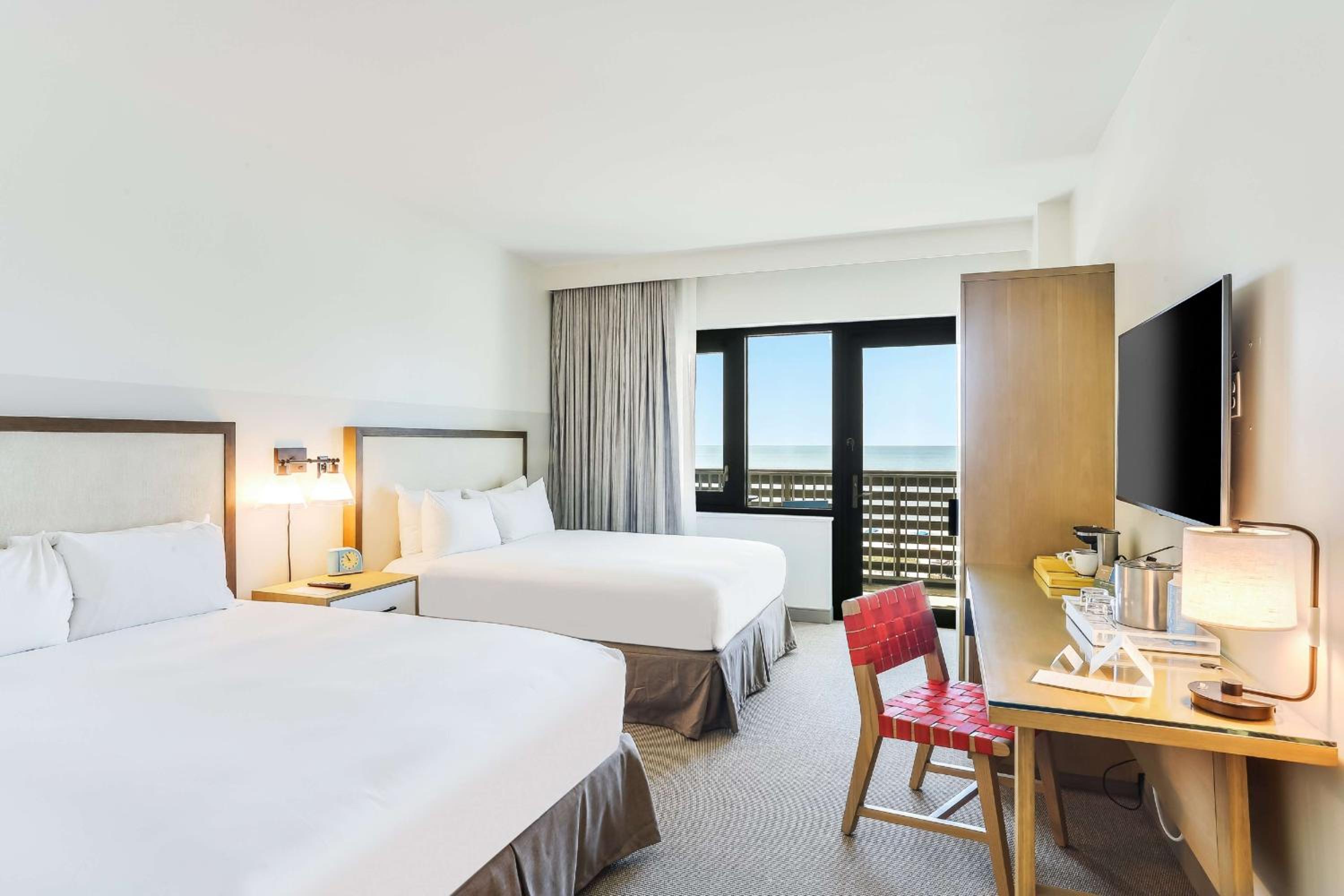 Queen Room with Balcony and View - Non-Smoking