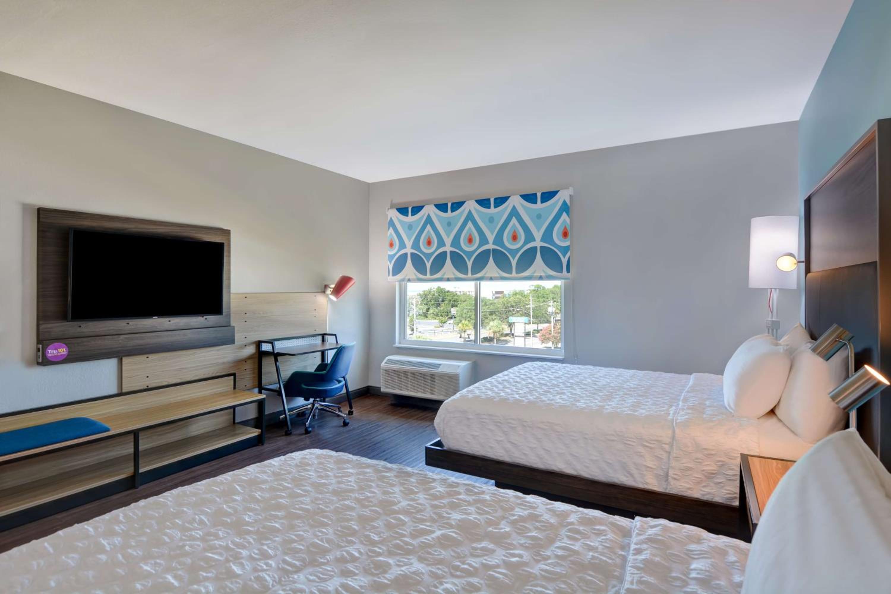 Queen Room with Two Queen Beds - Mobility Access photo 1