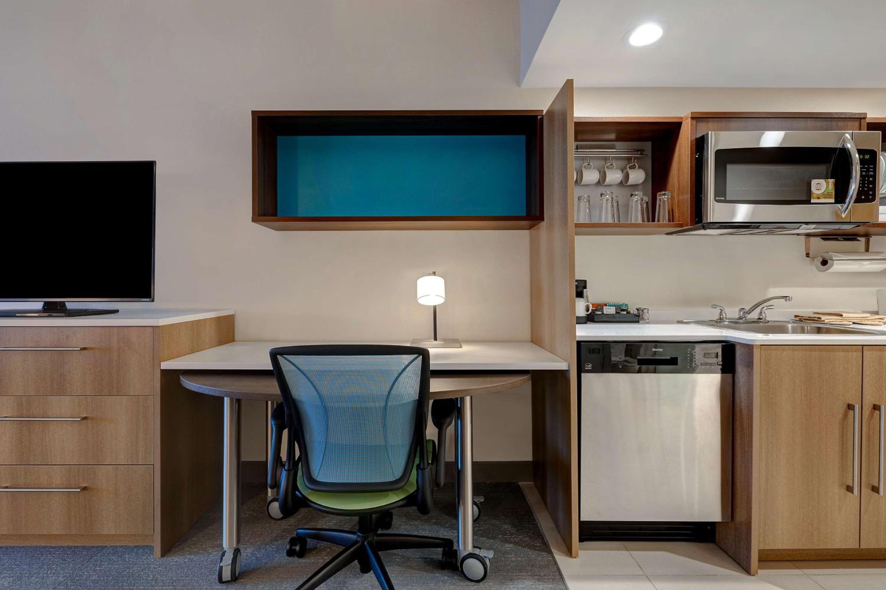 King Studio Suite - Non-Smoking - Photo 3