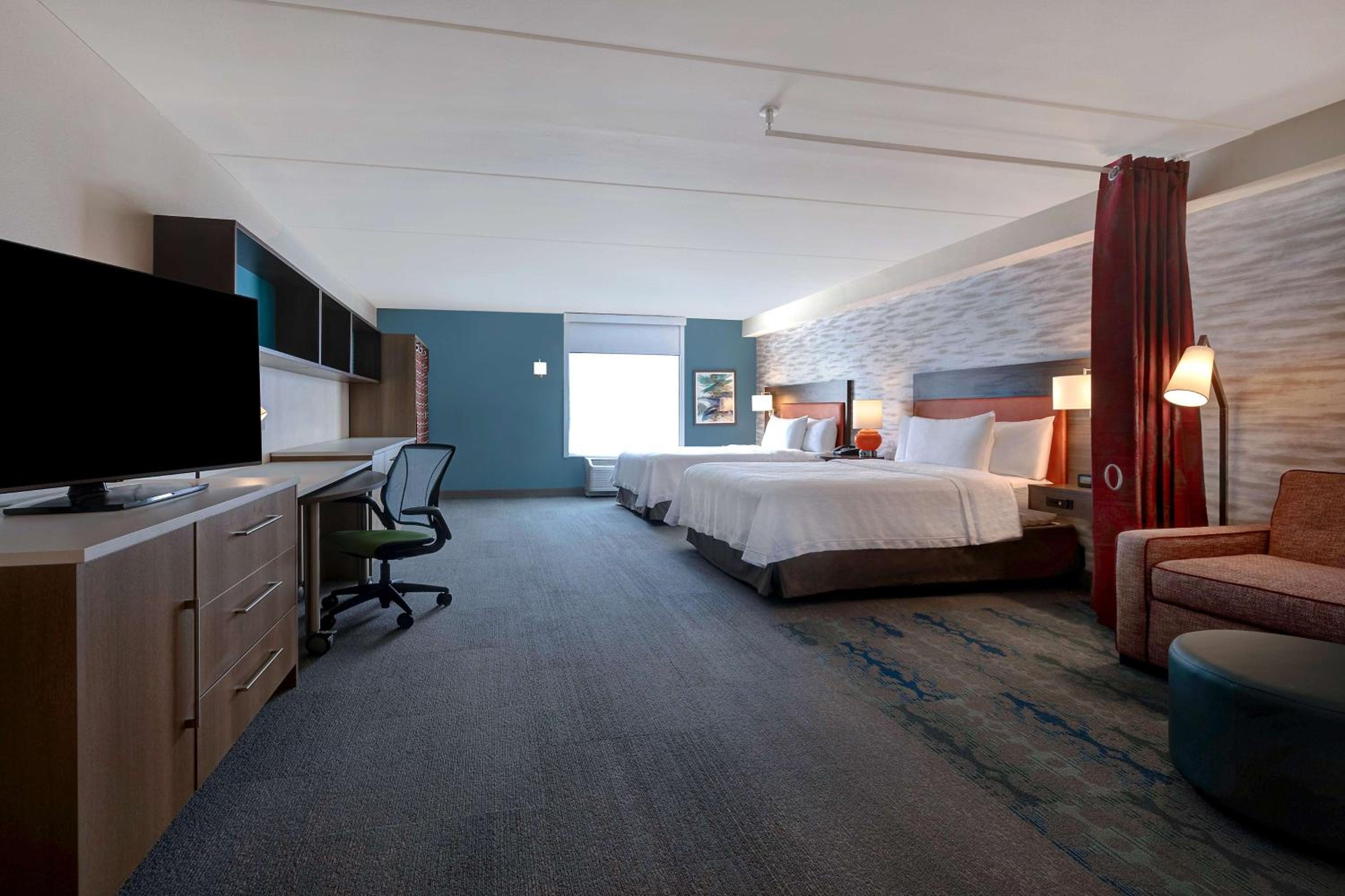 Queen Studio with Two Queen Beds - Mobility and Hearing Access/Non-Smoking - Photo 2