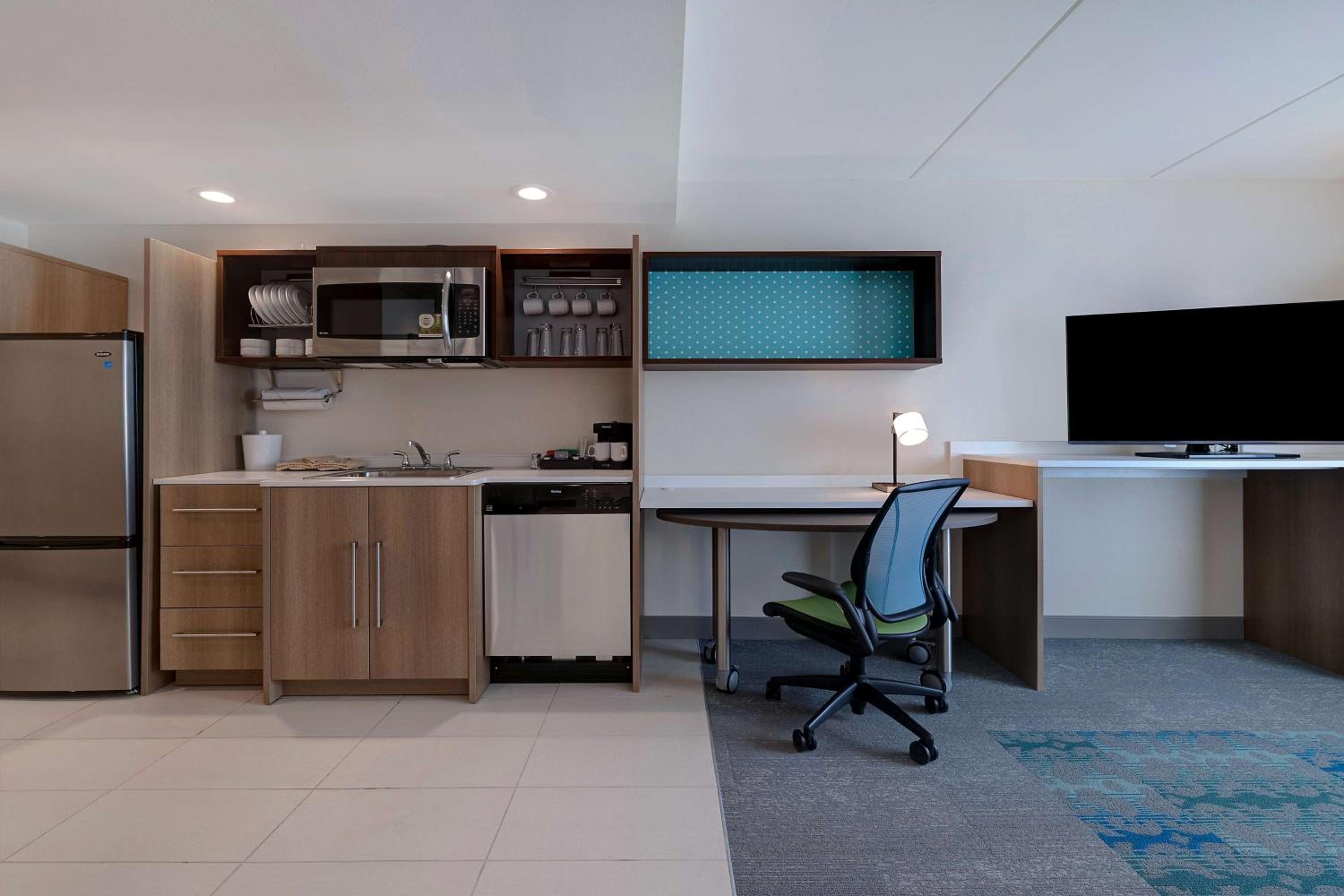 One-Bedroom King Suite - Non-Smoking - Photo 2