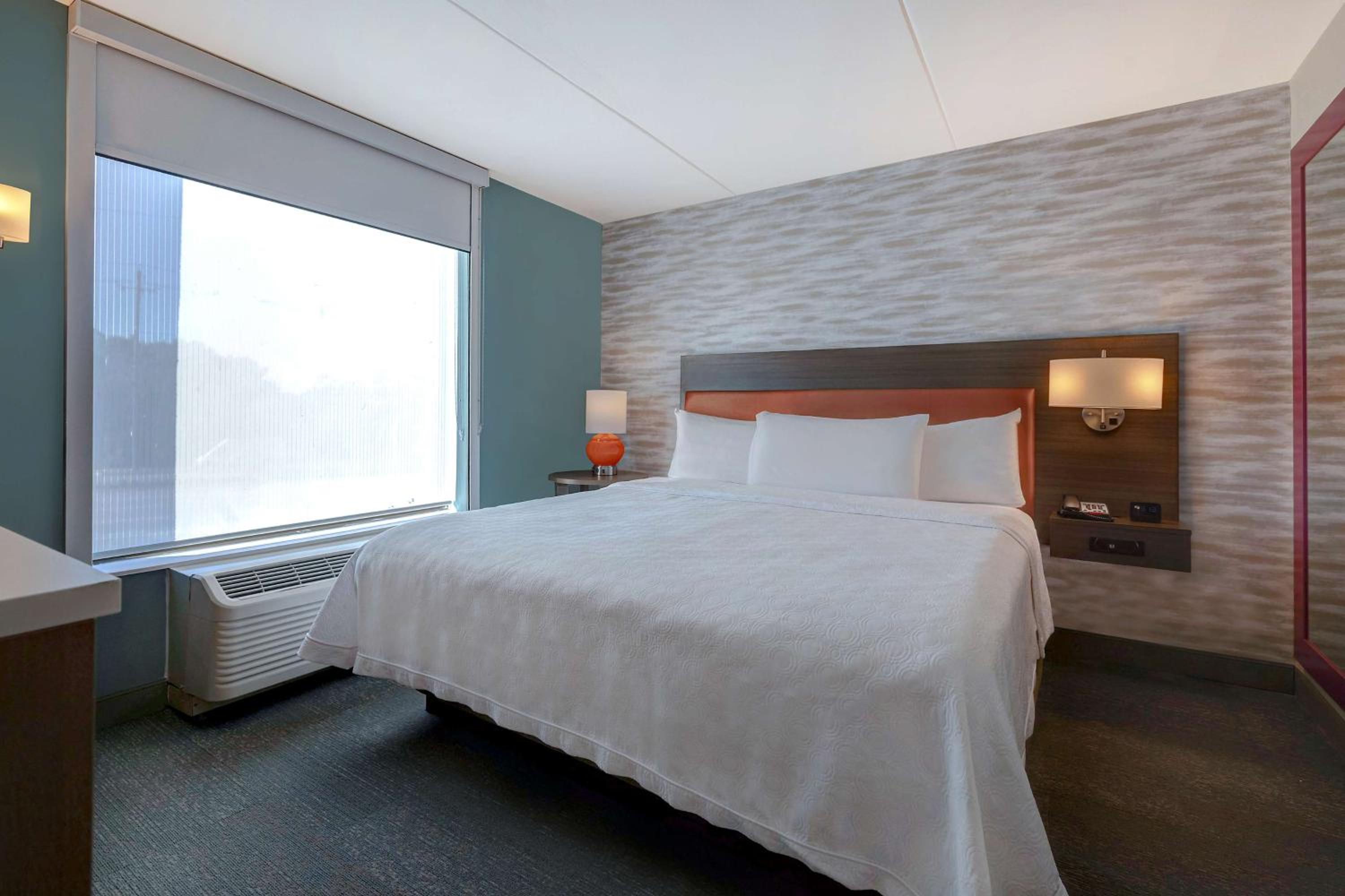 One-Bedroom King Suite - Non-Smoking - Photo 4