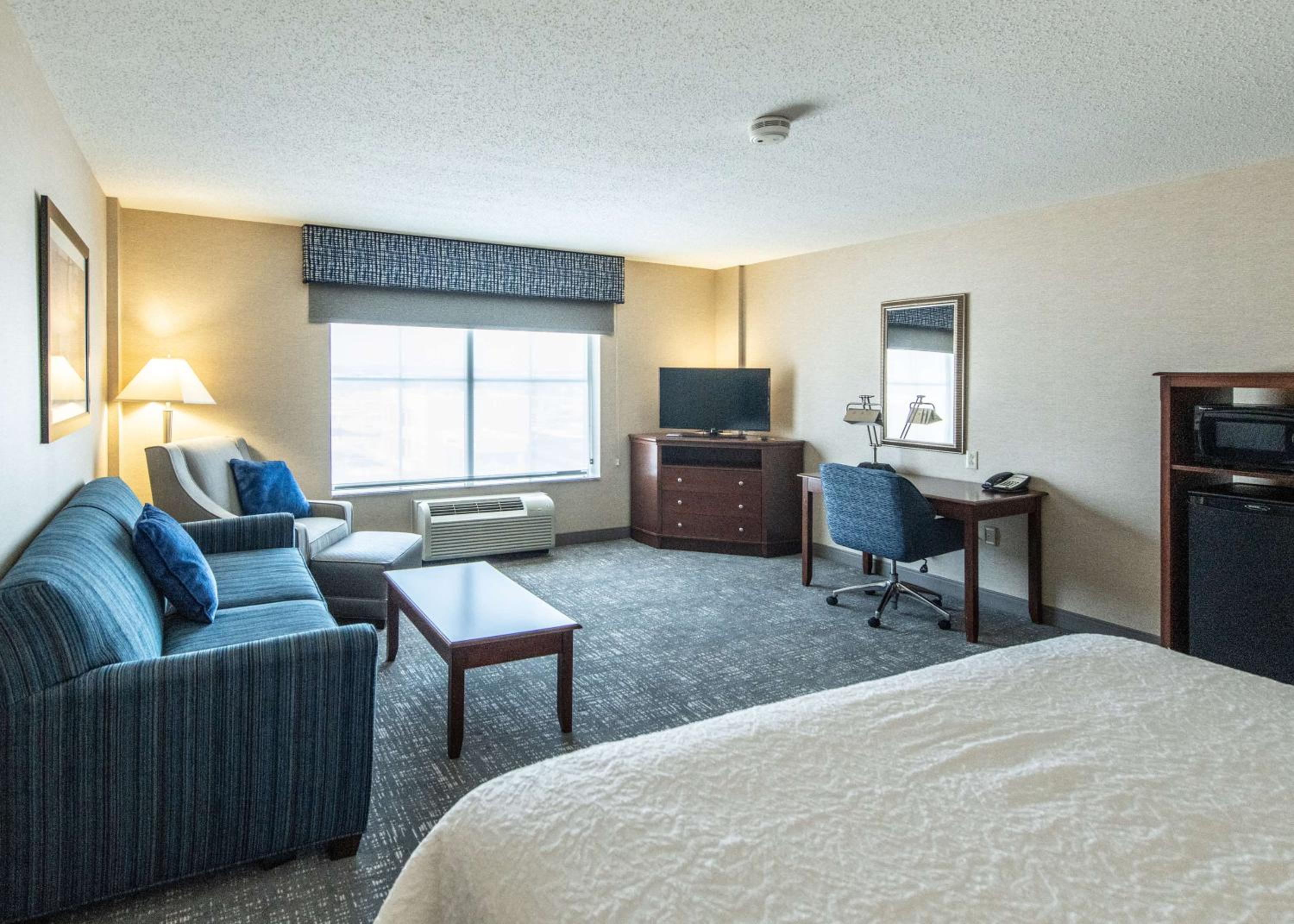 King Room with Sofa Bed - Non-Smoking - Photo 2