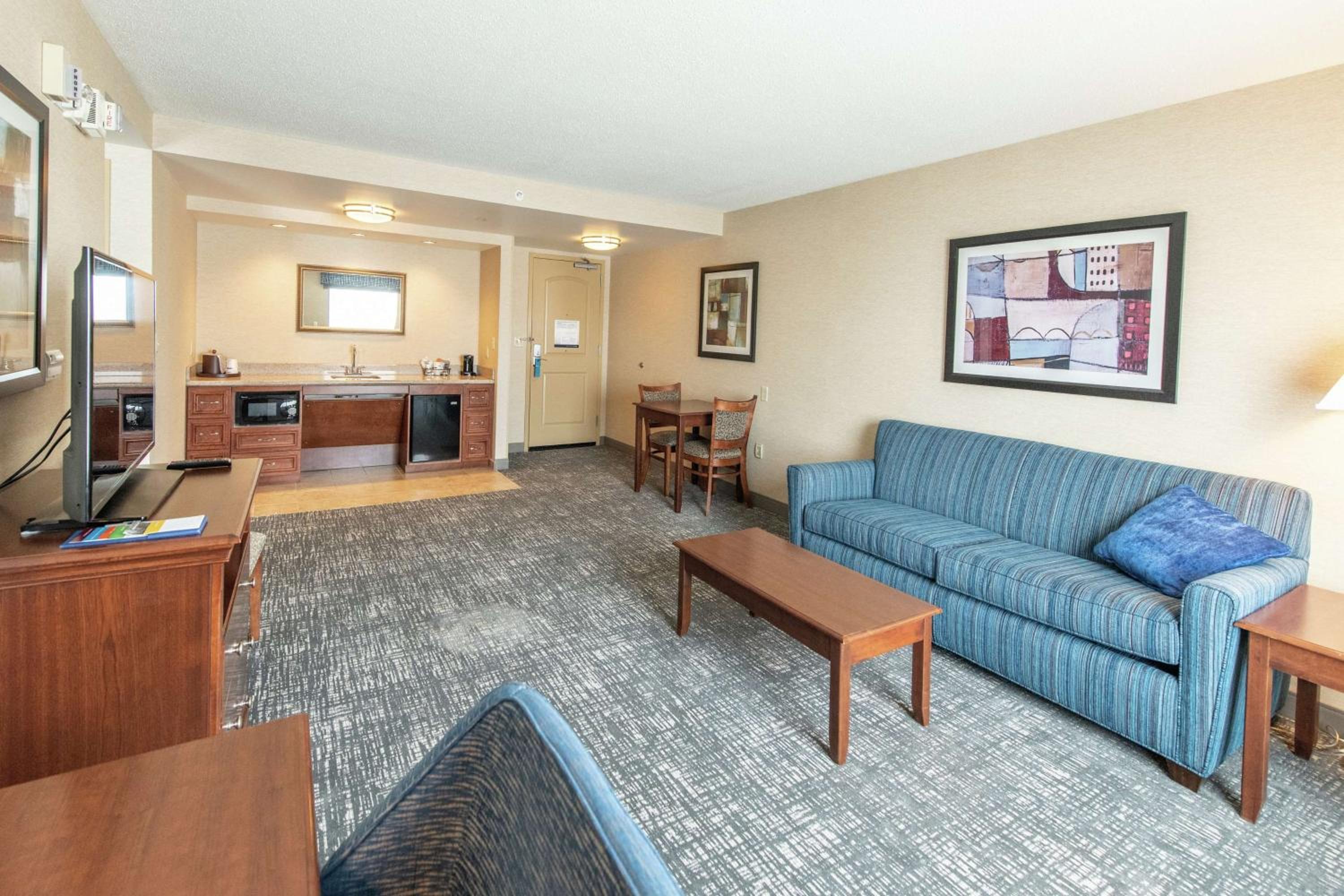 King Suite - Mobility and Hearing Access/Non-Smoking - Photo 2