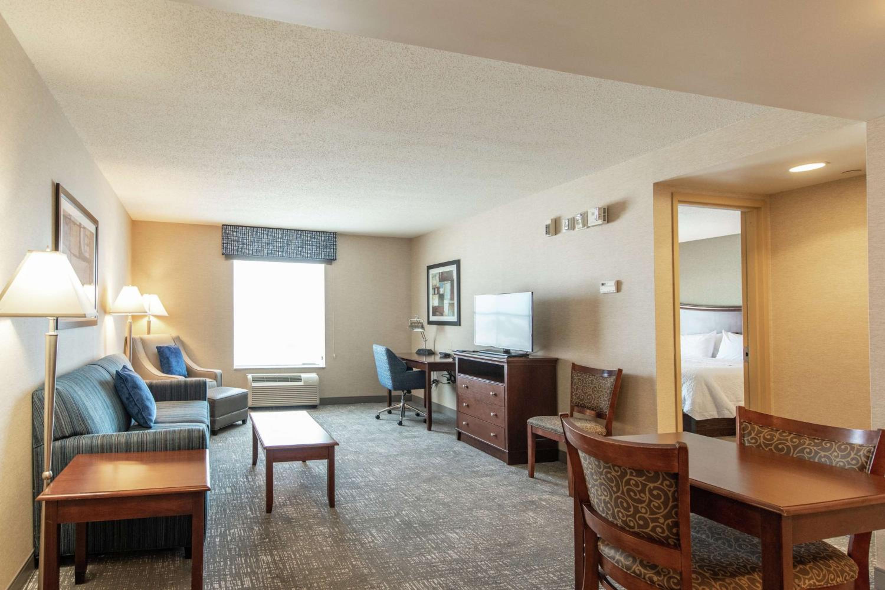 King Suite - Mobility and Hearing Access/Non-Smoking - Photo 5