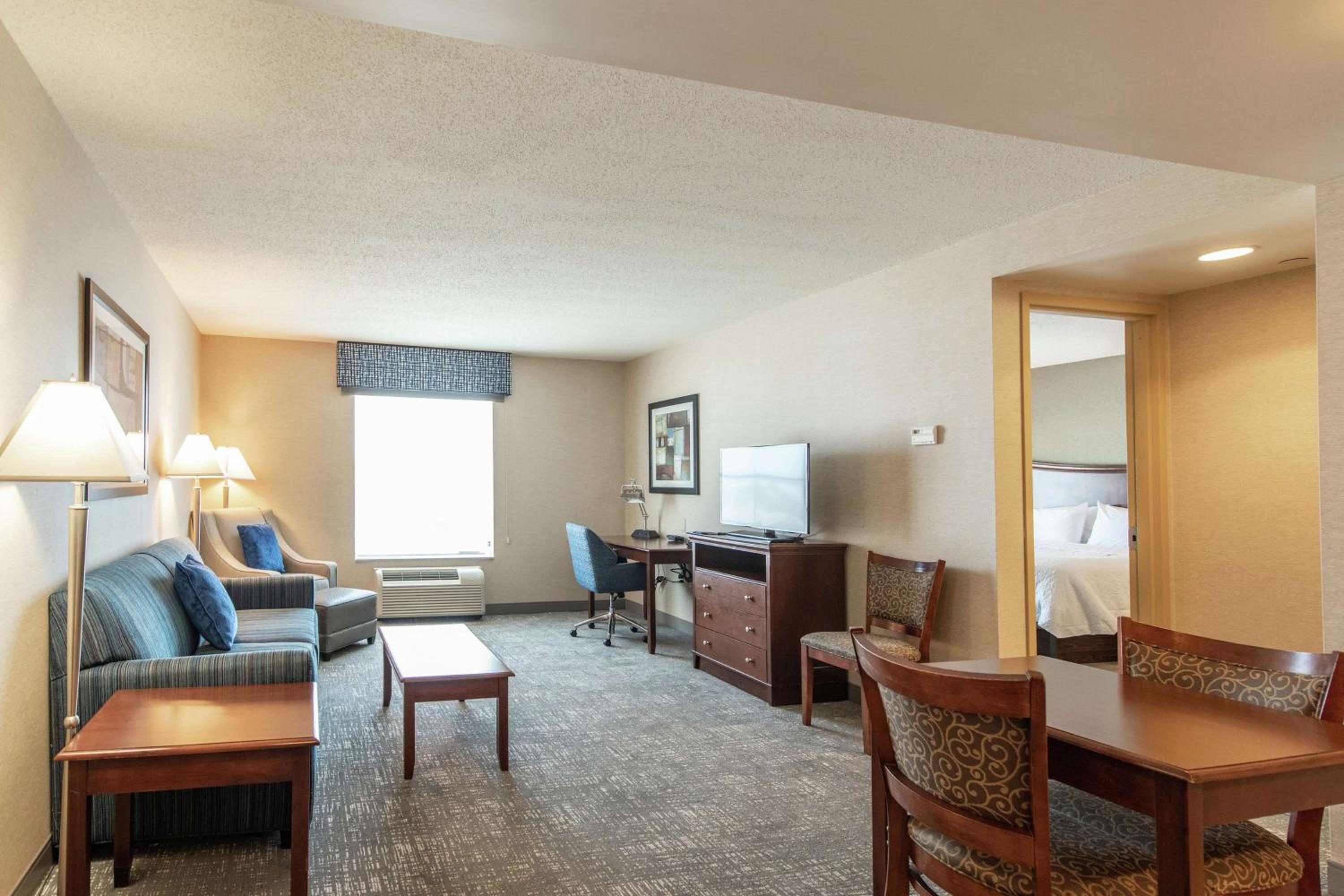 One-Bedroom King Suite with Sofa Bed - Non-Smoking - Photo 6