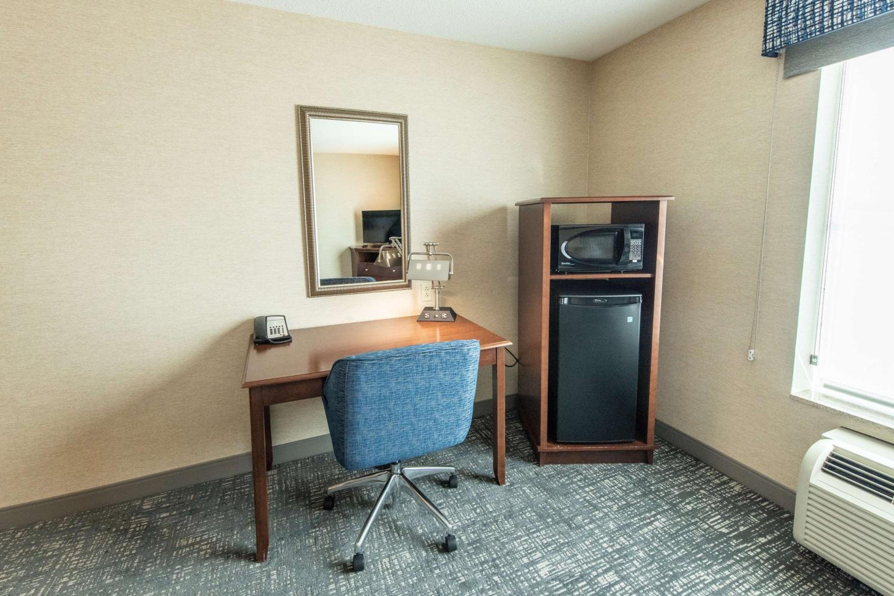 King Room - Non-Smoking - Photo 2