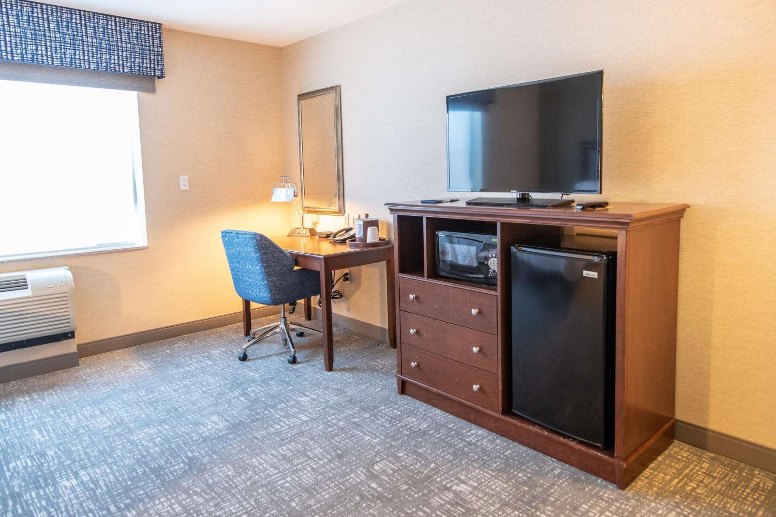 Queen Room with Two Queen Beds - Mobility Access/Non-Smoking - Photo 6