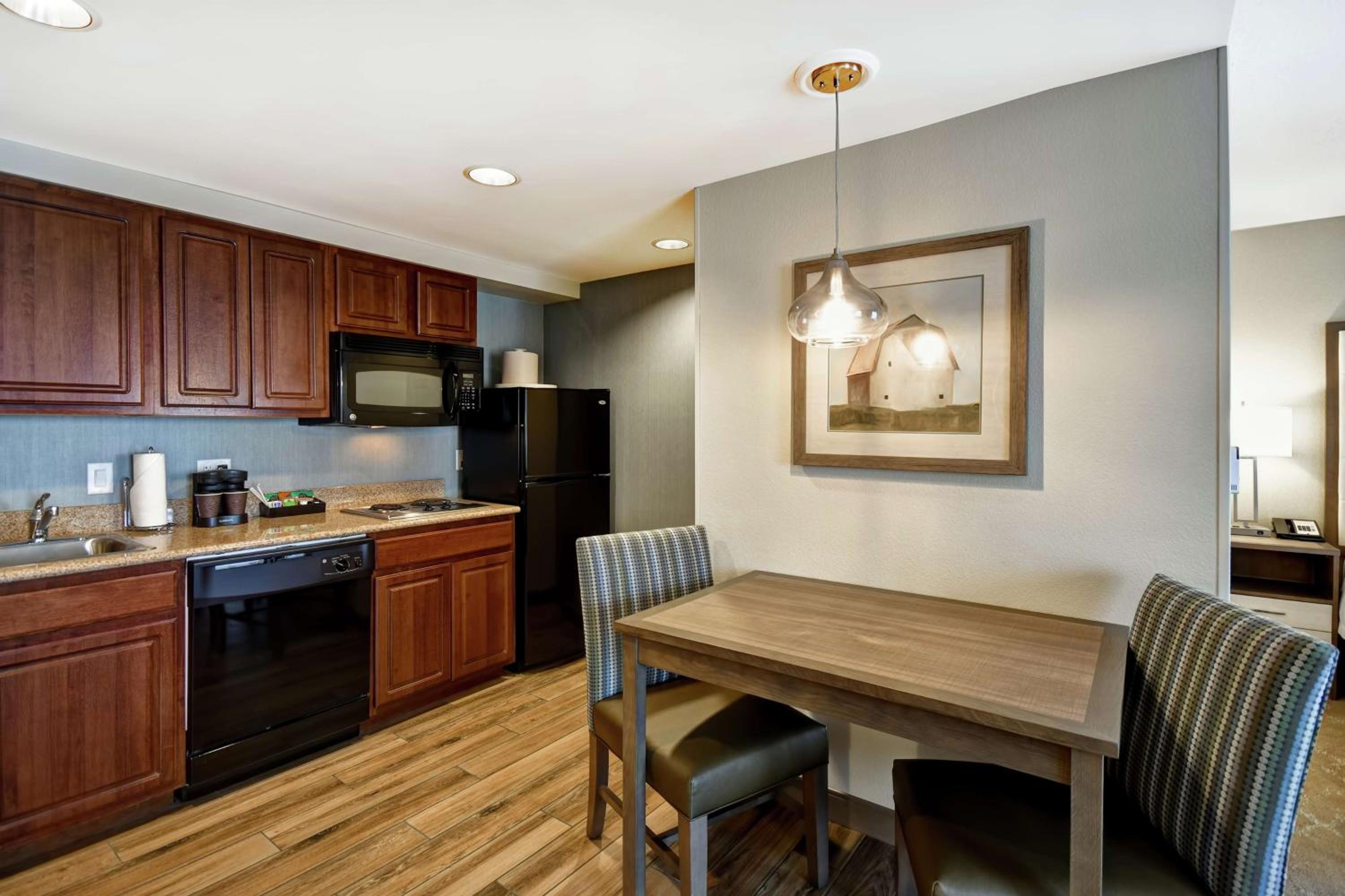 King Studio Suite - Non-Smoking - Photo 3