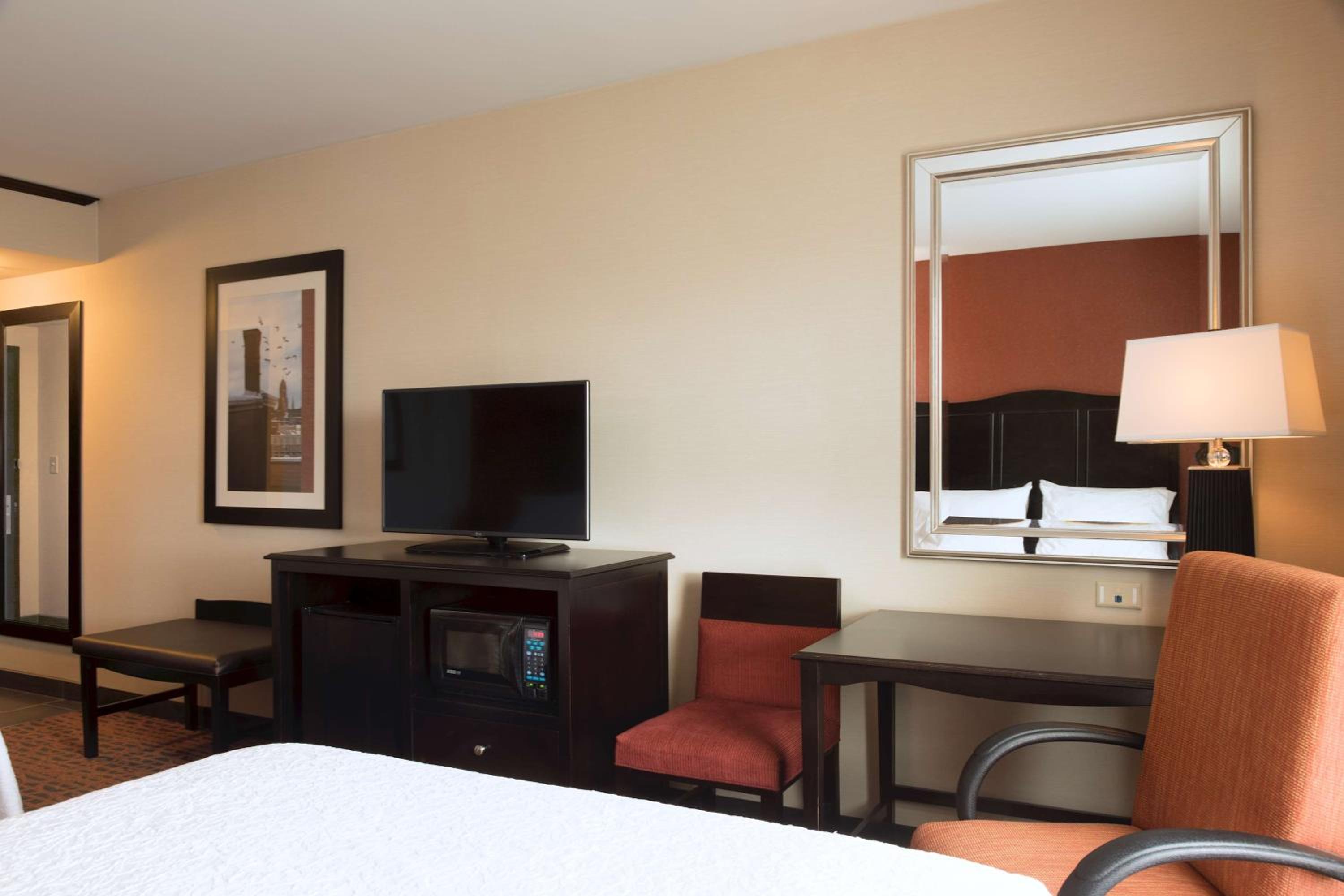 Executive Queen Room with Two Queen Beds and Water View - Non-Smoking