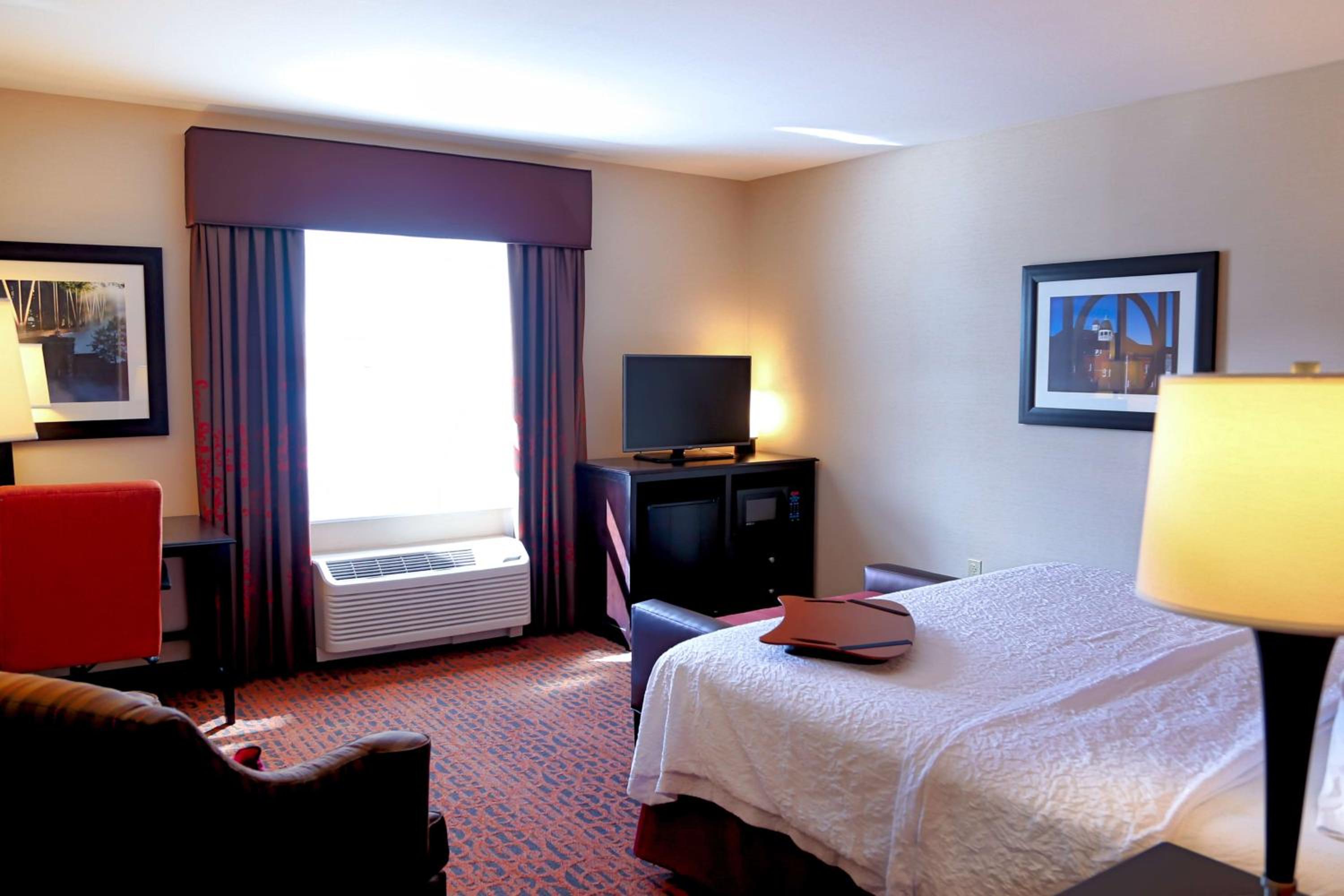 King Room - Hearing Access/Non-Smoking photo 2