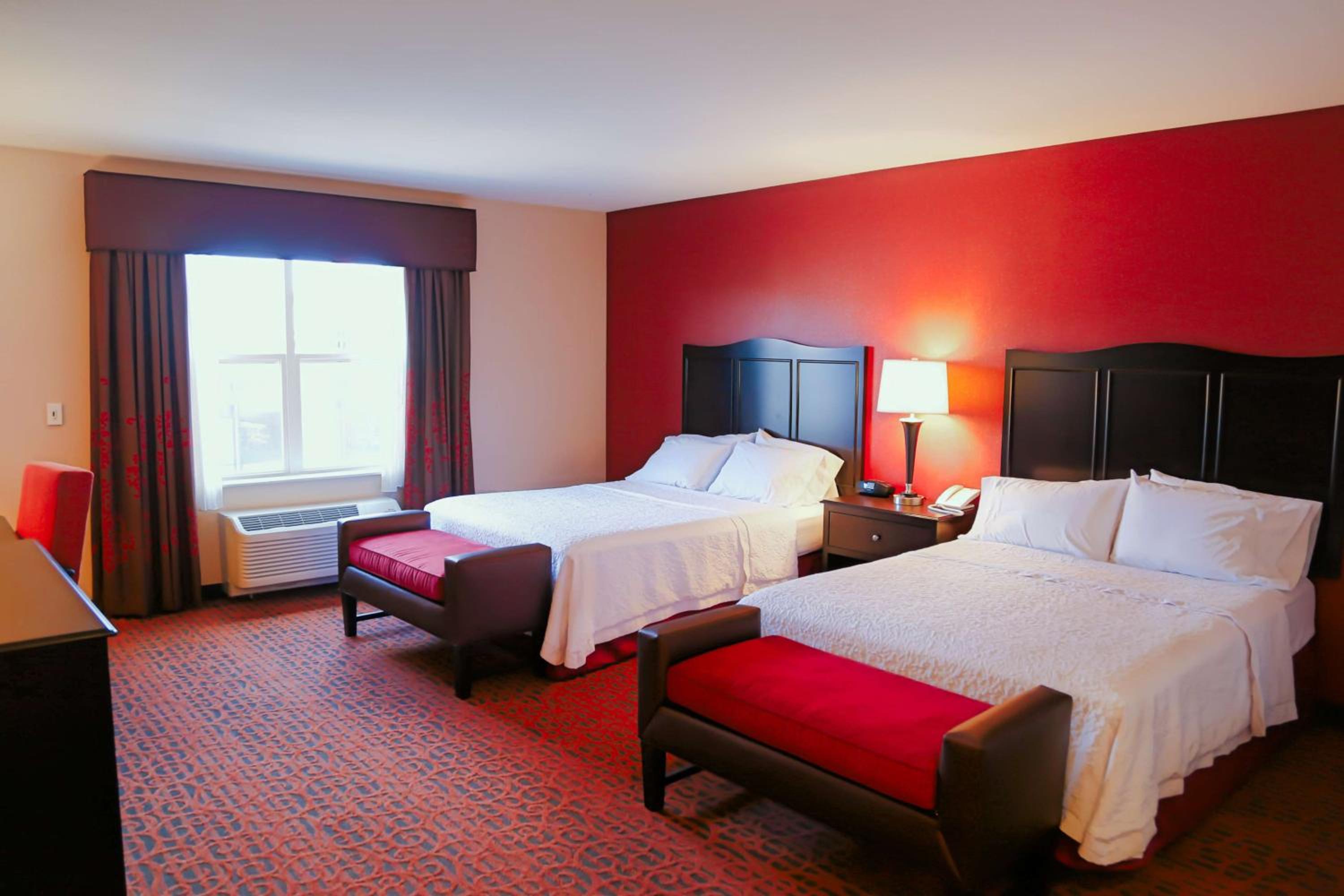 Queen Room with Two Queen Beds - Mobility Access/Non-Smoking photo 3