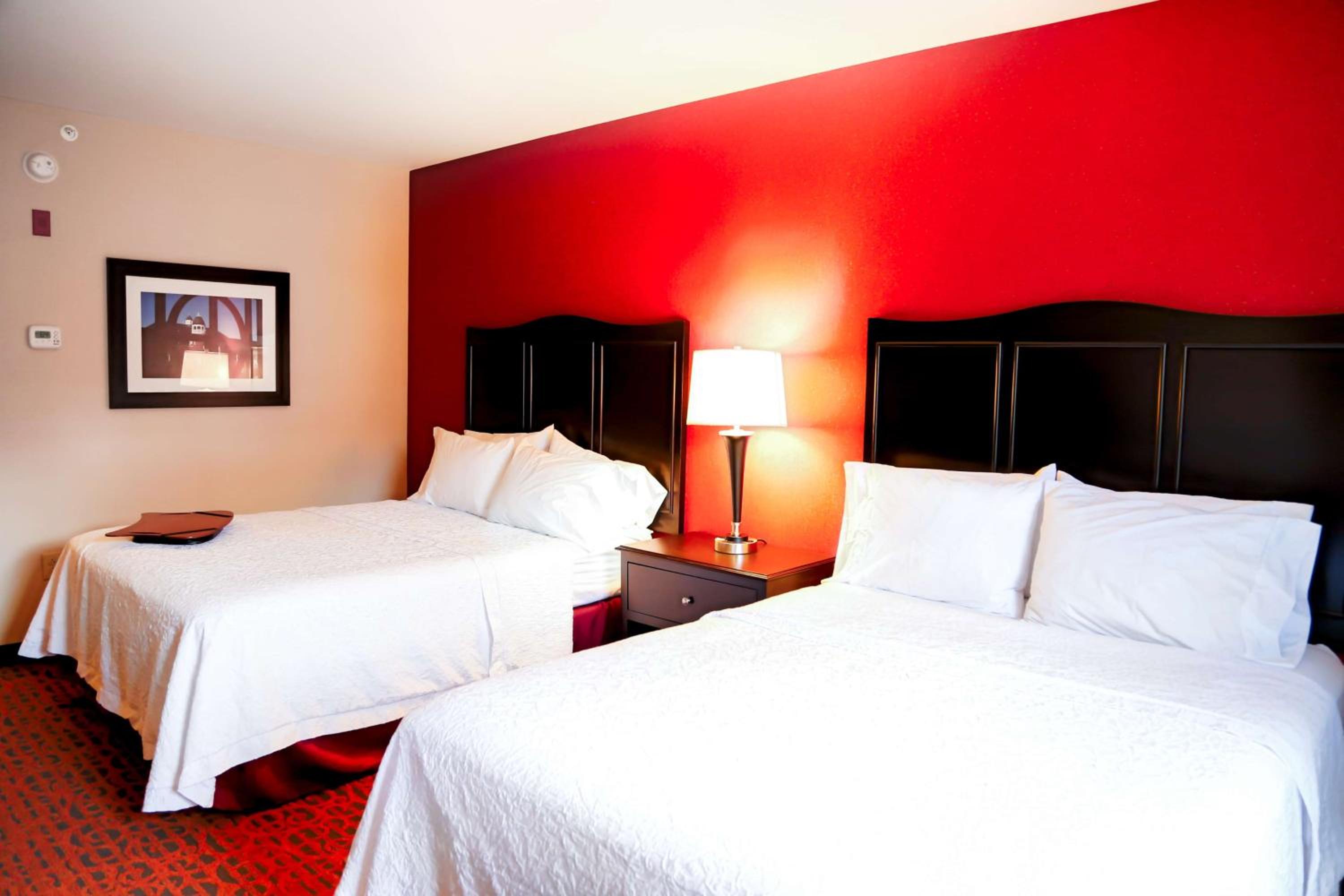 Queen Room with Two Queen Beds (4 Adults) photo 3