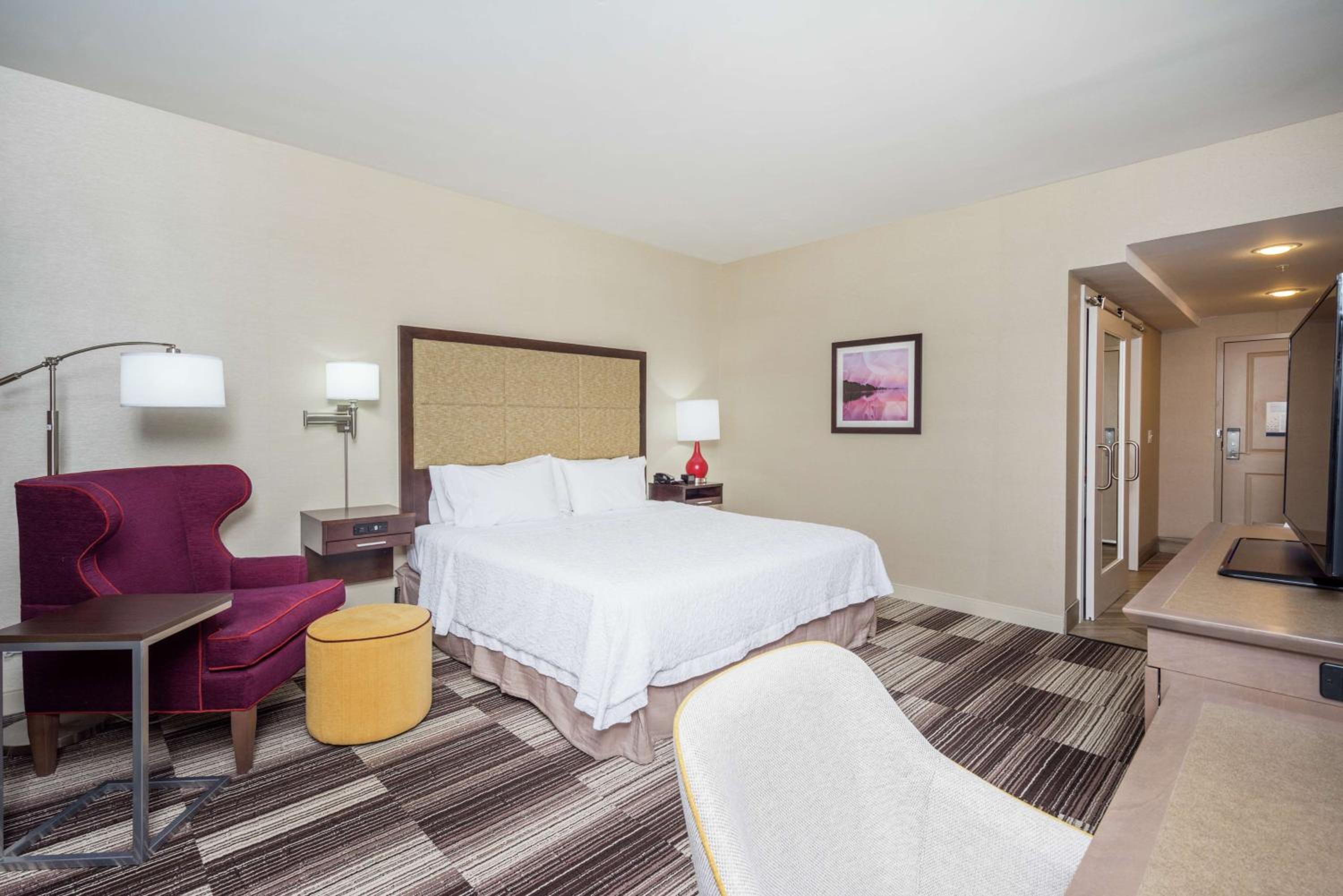 King Room with Roll-In Shower - Mobility and Hearing Access photo 2
