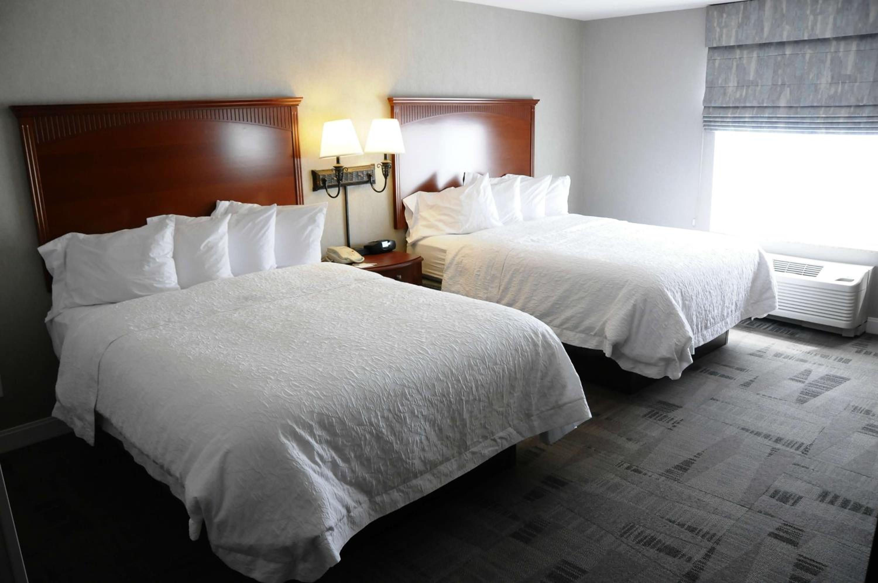 Room with Two Queen Beds - Non-Smoking - Photo 4