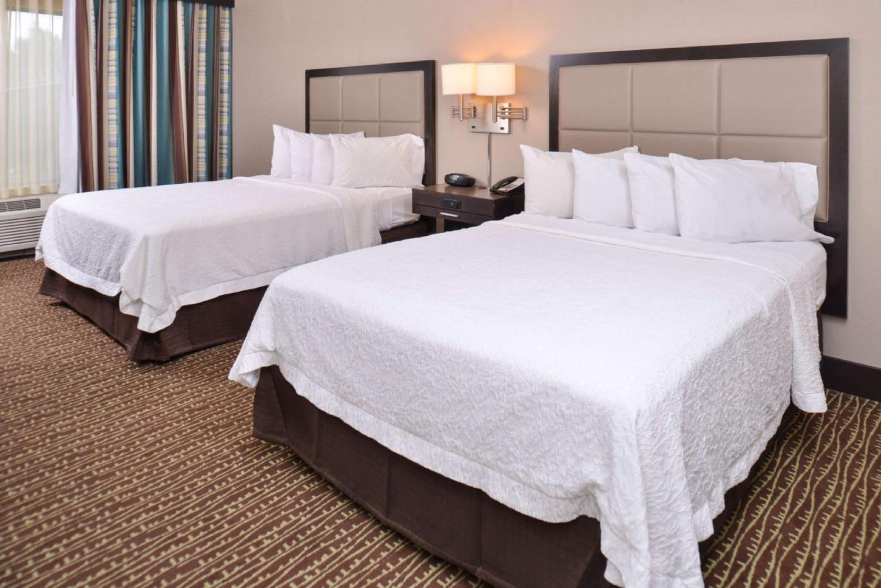 Queen Room with Two Queen Beds (4 Adults) photo 2