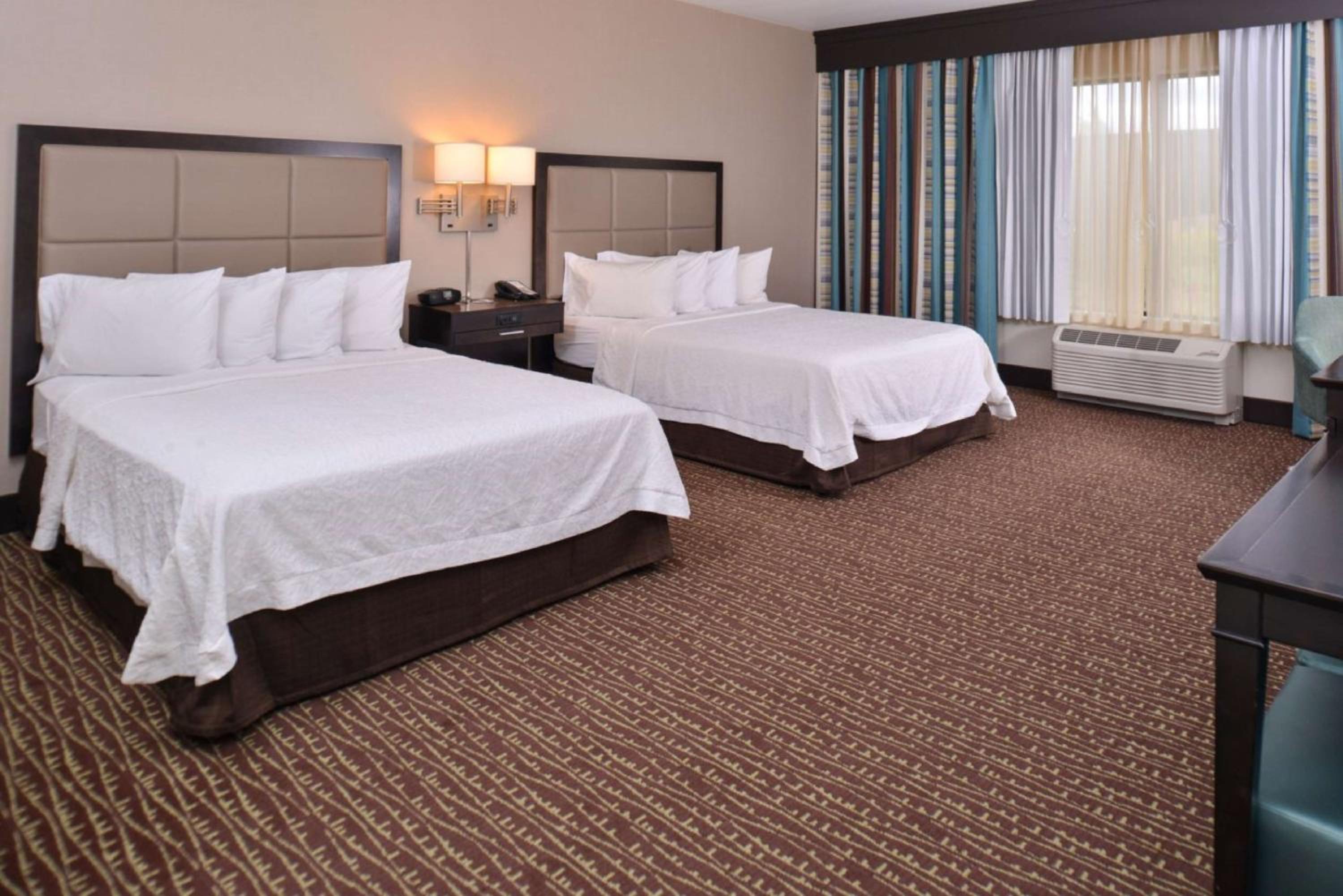 Queen Room with Two Queen Beds - Mobility Access/Non-Smoking photo 2