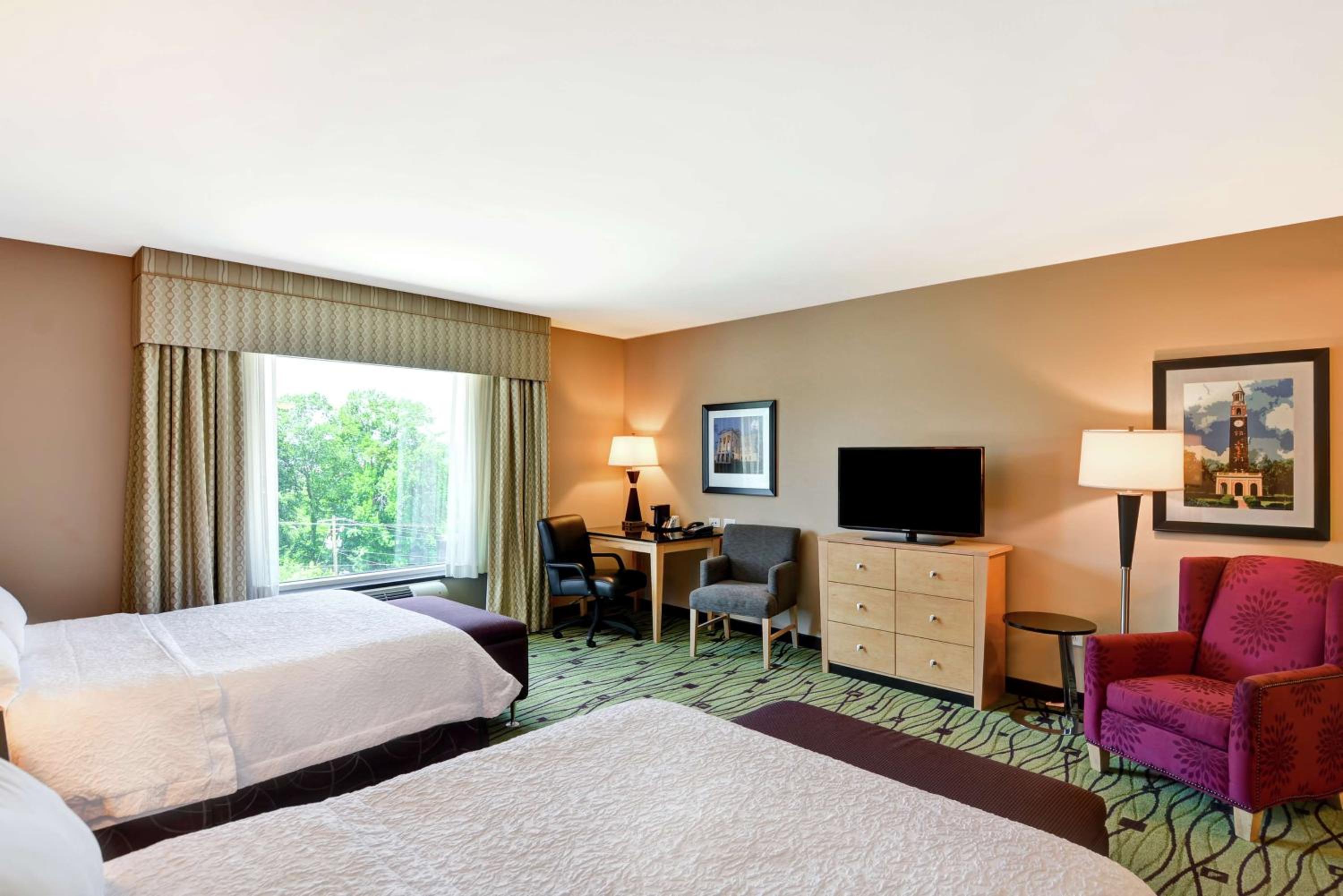 Room with Two Queen Beds - Non-Smoking - Photo 3