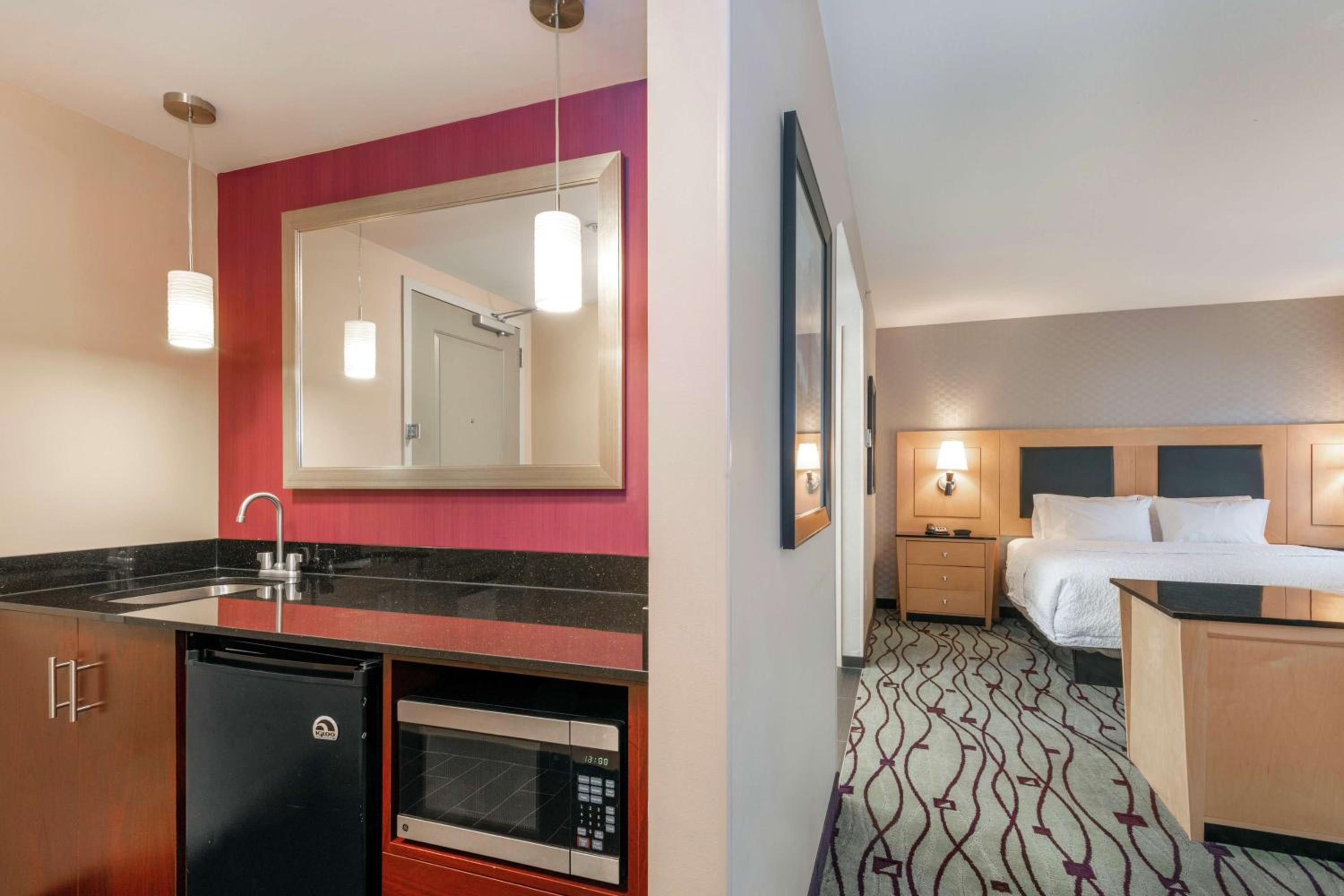 King Studio Suite - Non-Smoking - Photo 4
