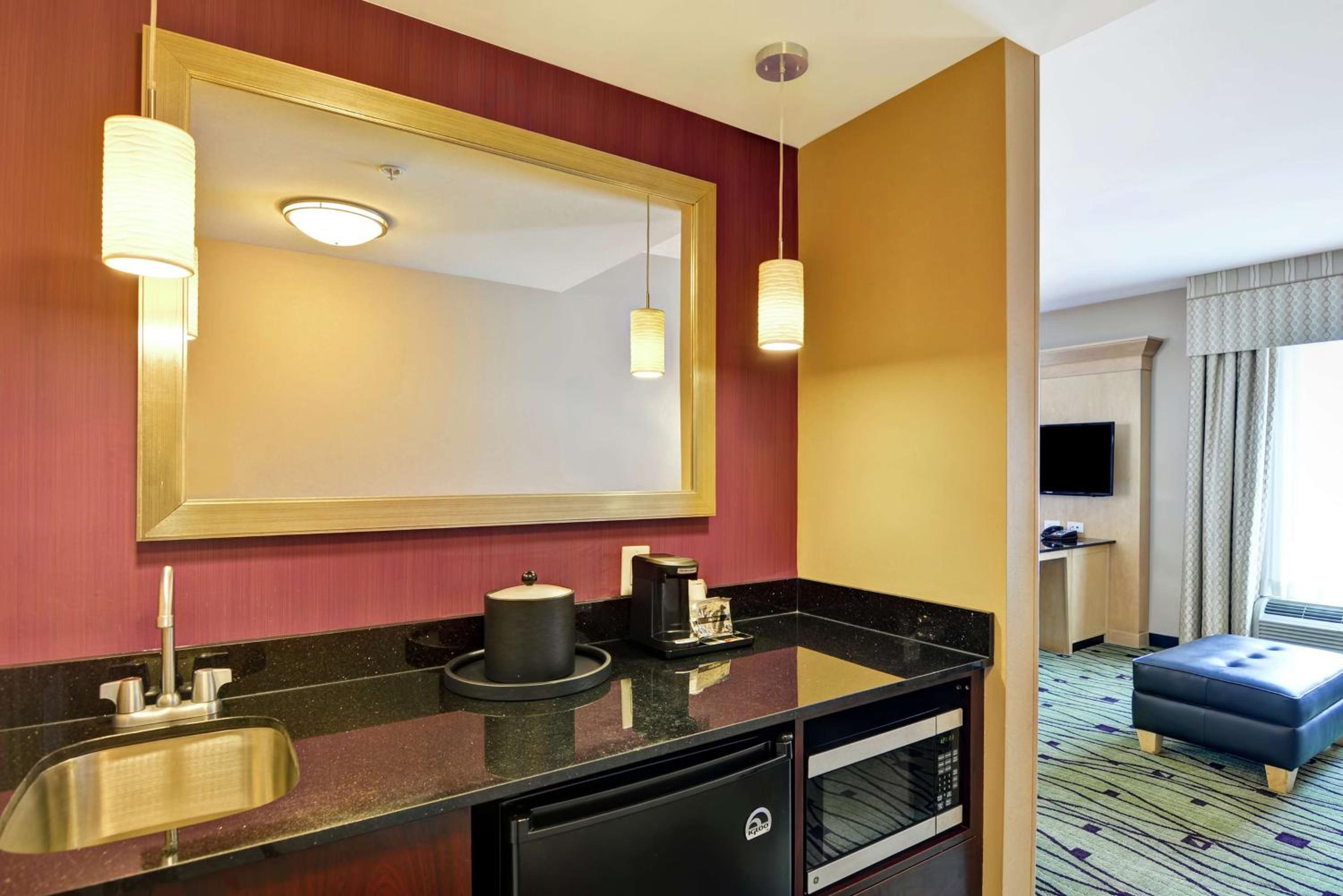 King Studio Suite - Non-Smoking - Photo 6