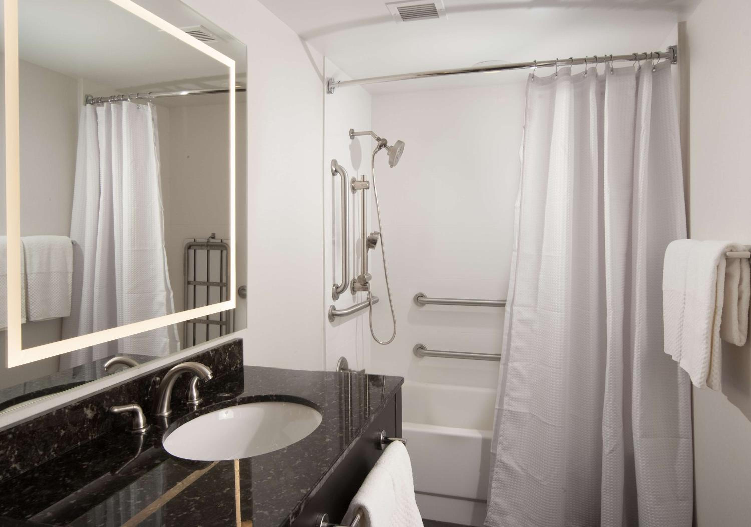 King Room - Mobility Access/Non-Smoking - Photo 4