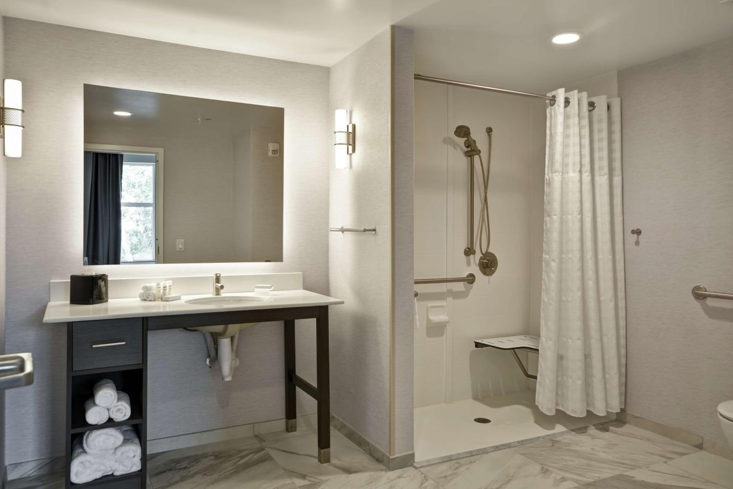 King Suite - Hearing Accessible/Non-Smoking